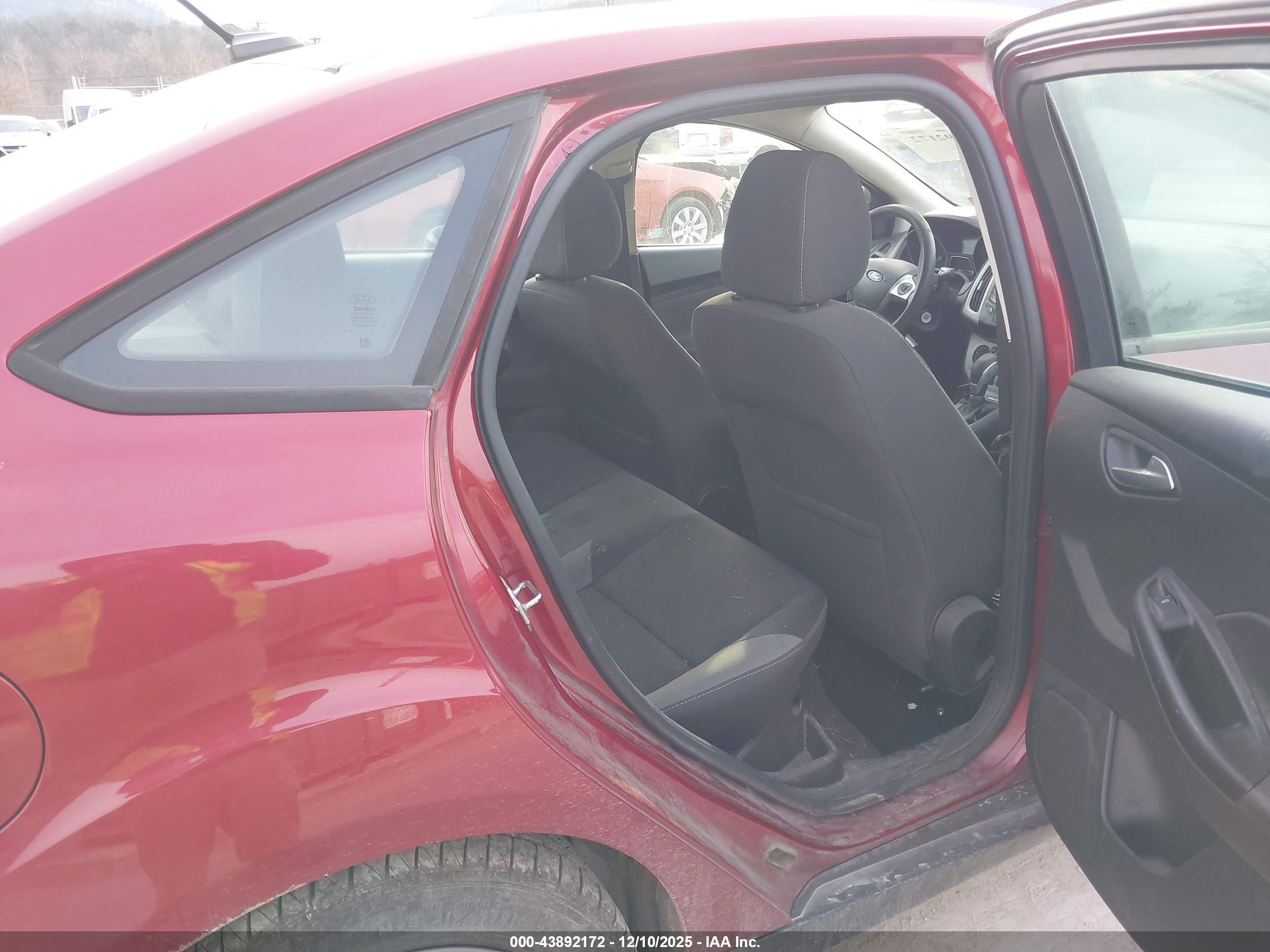 FORD FOCUS image 8