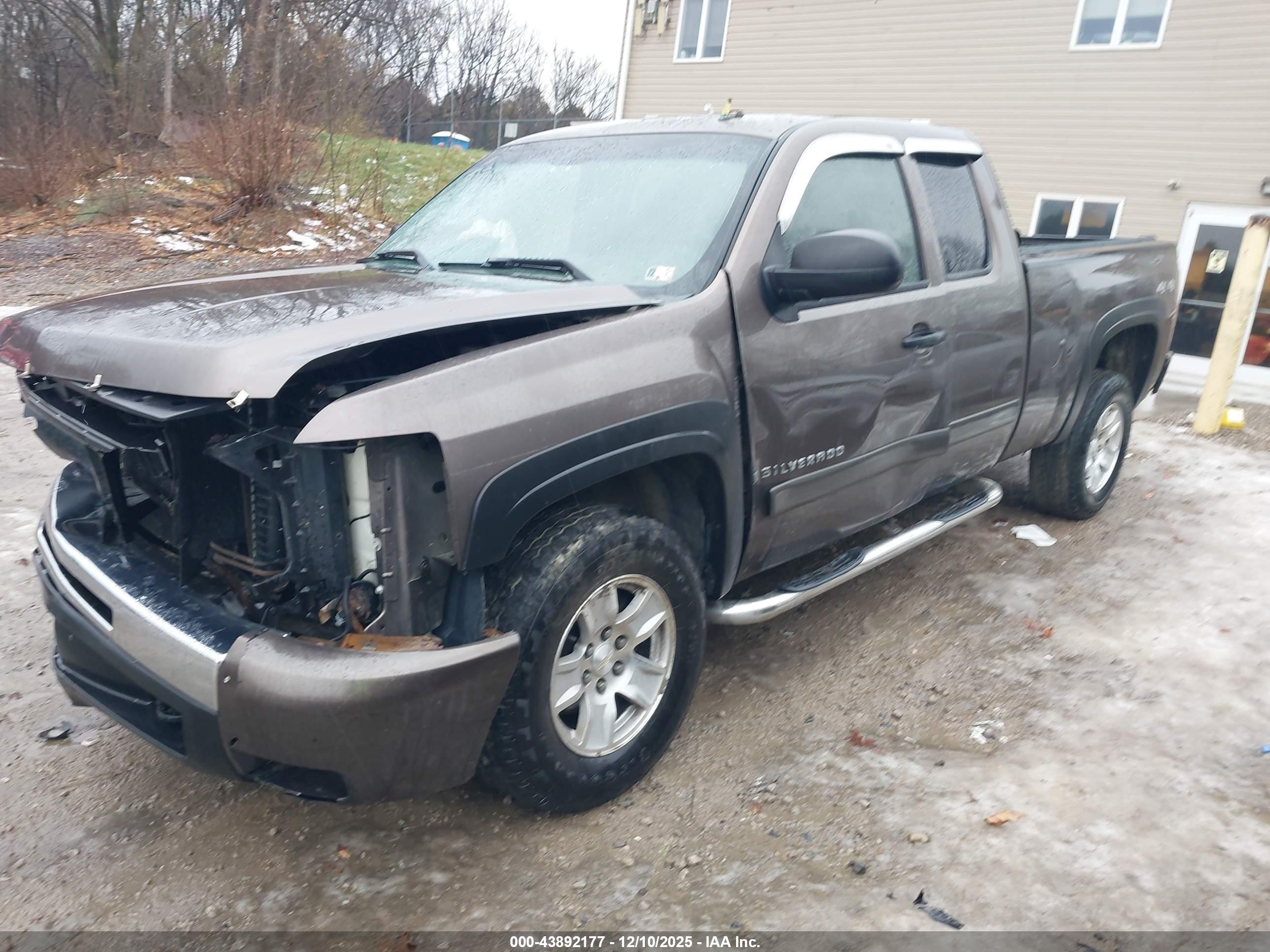 CHEVROLET SILVERADO image 2