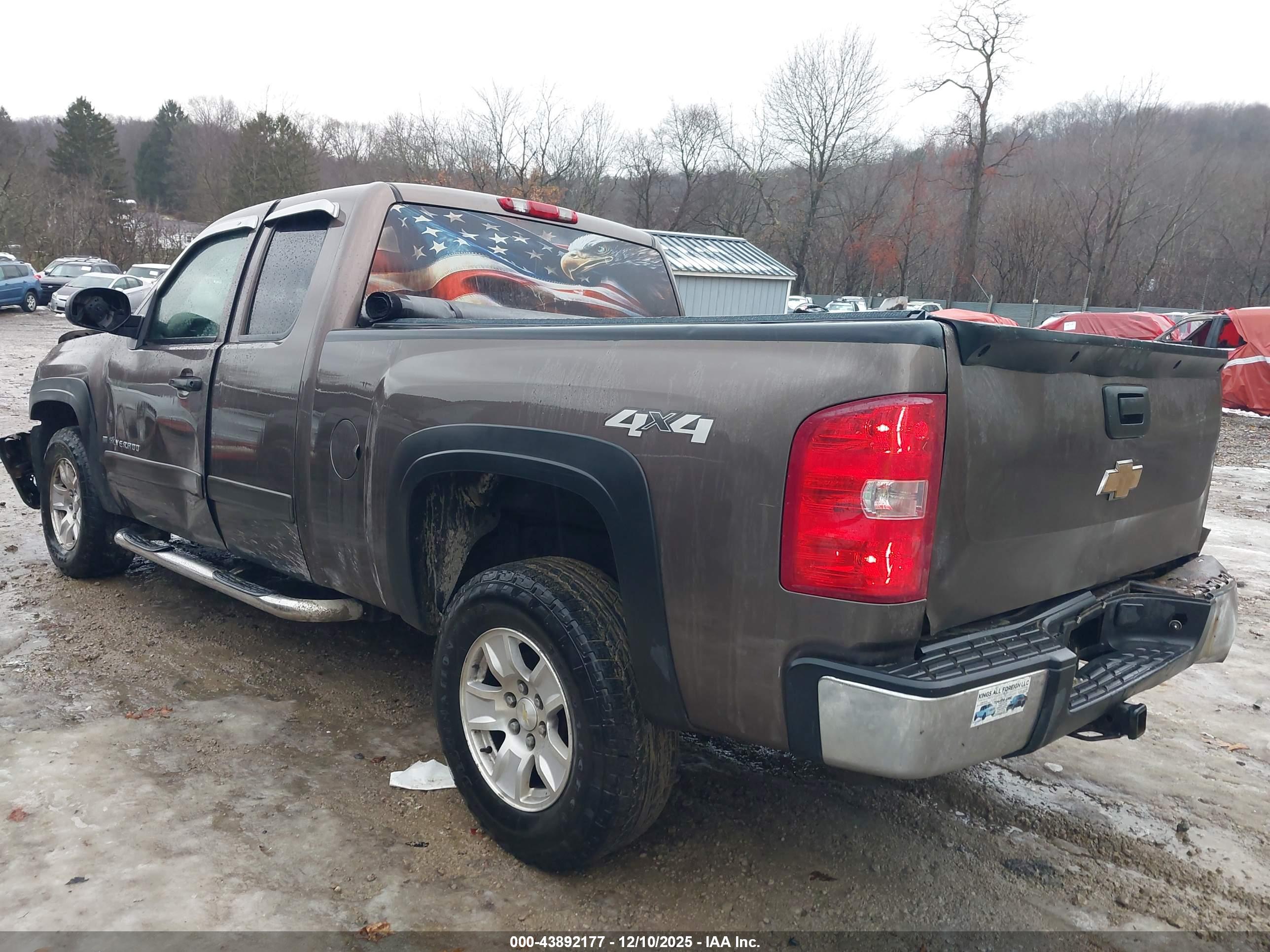 CHEVROLET SILVERADO image 3