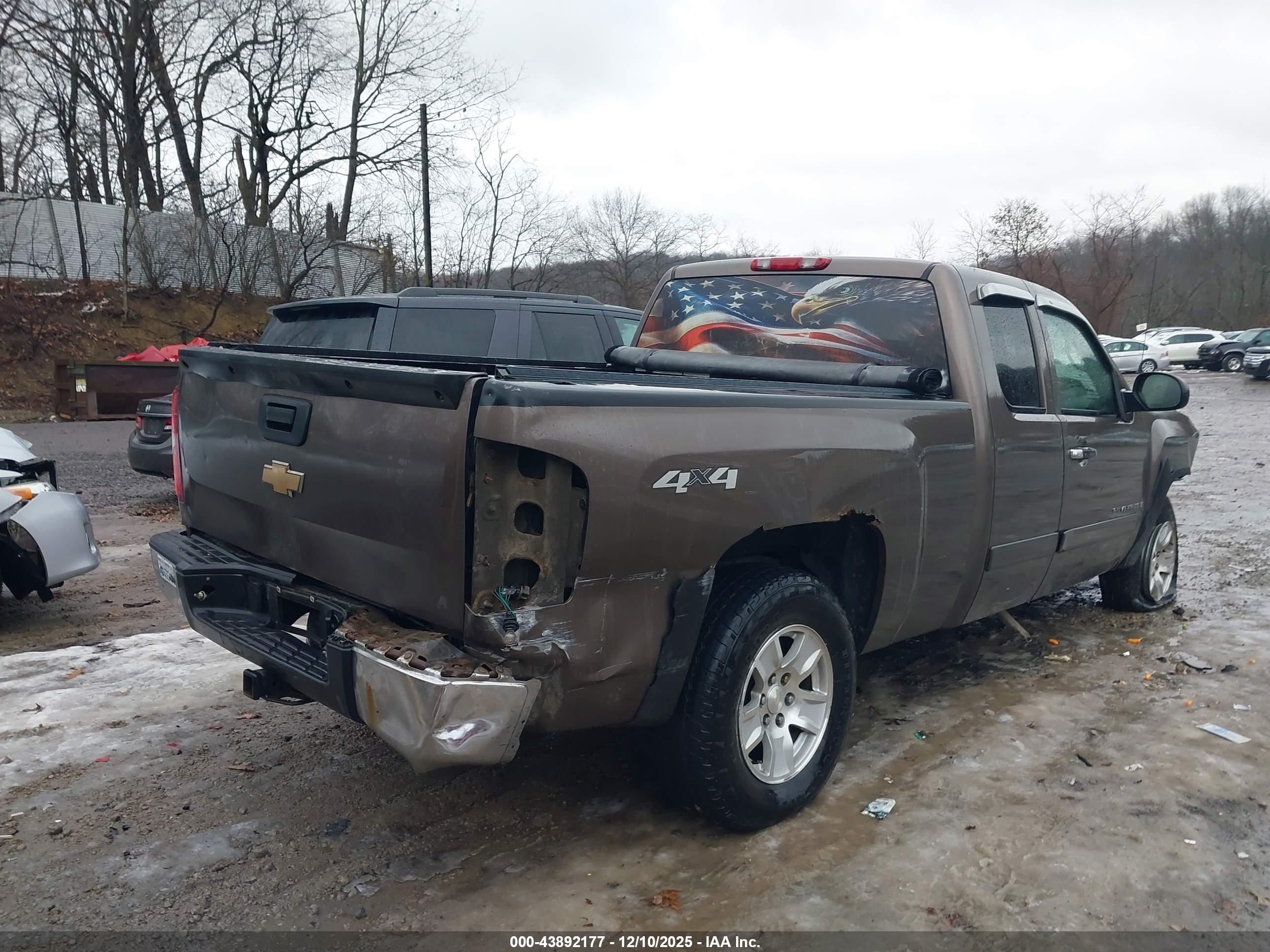 CHEVROLET SILVERADO image 4