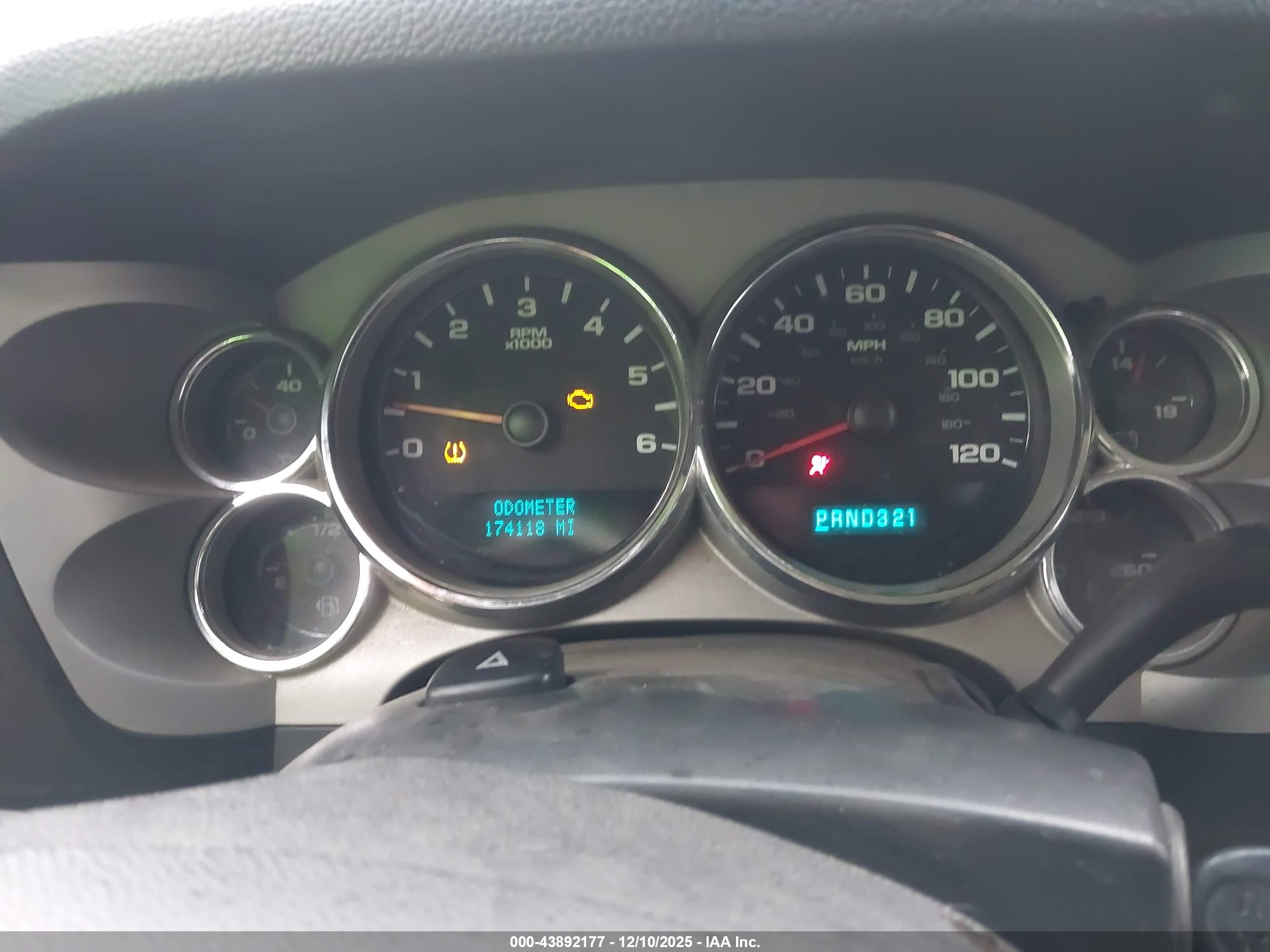 CHEVROLET SILVERADO image 7