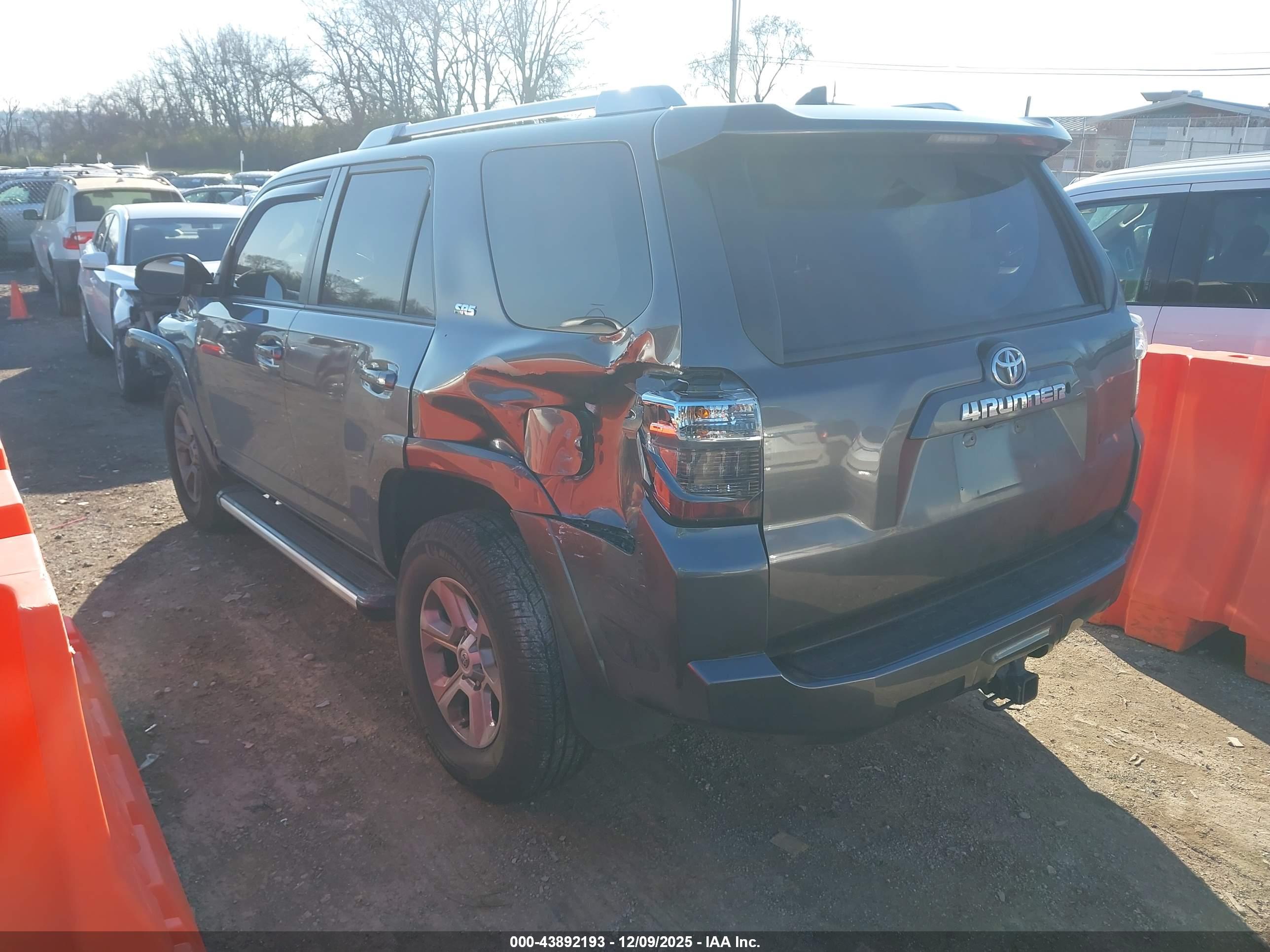 TOYOTA 4RUNNER image 3