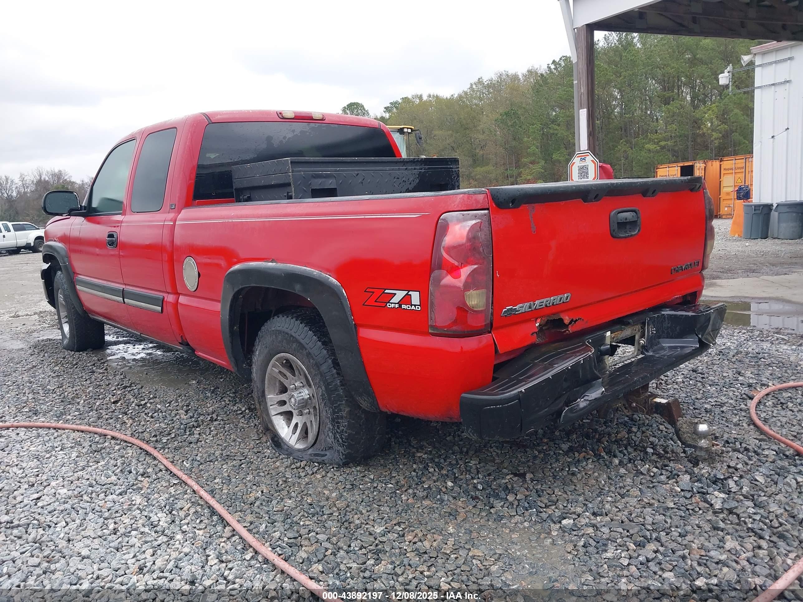 CHEVROLET SILVERADO image 3