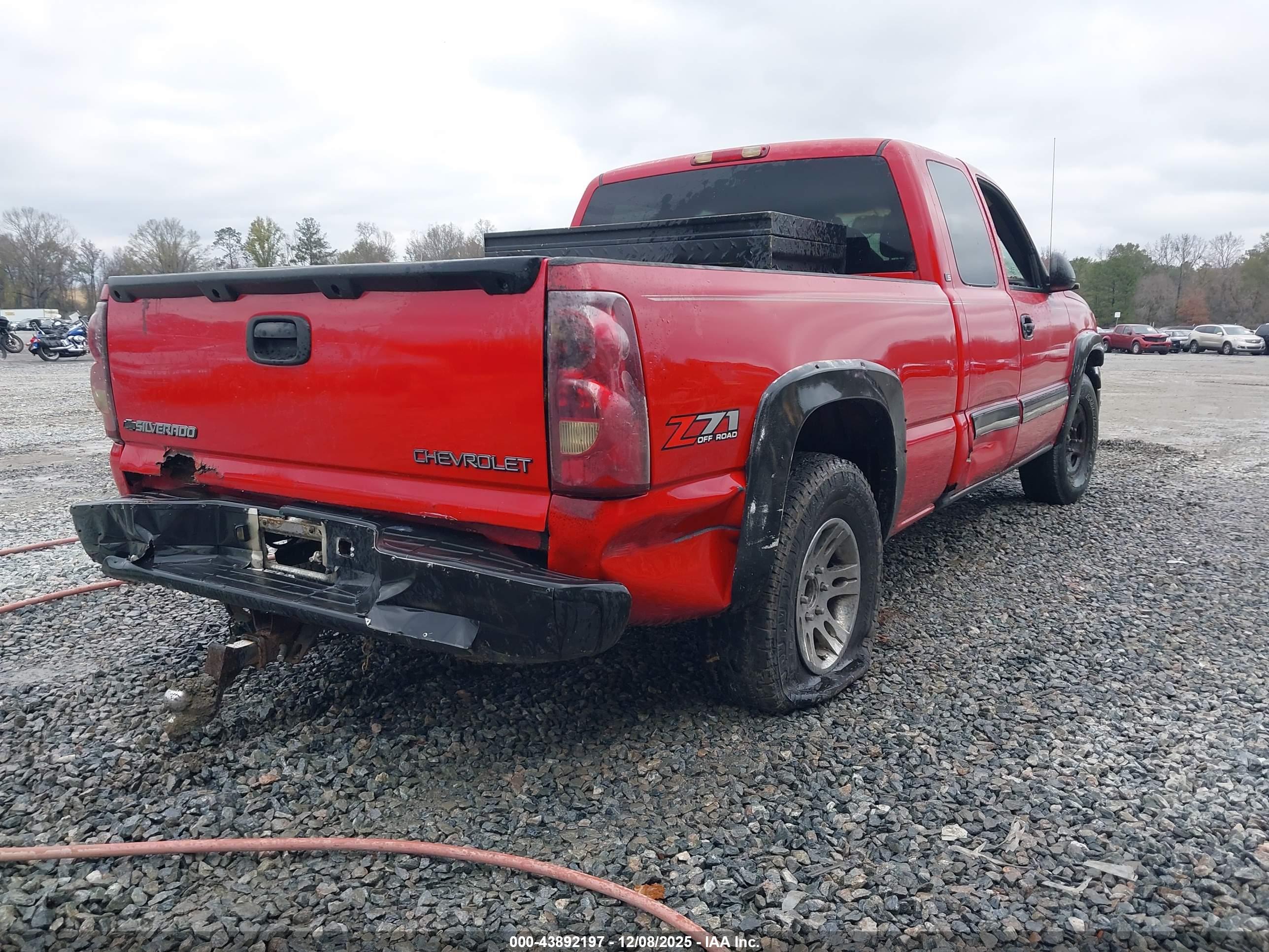 CHEVROLET SILVERADO image 4