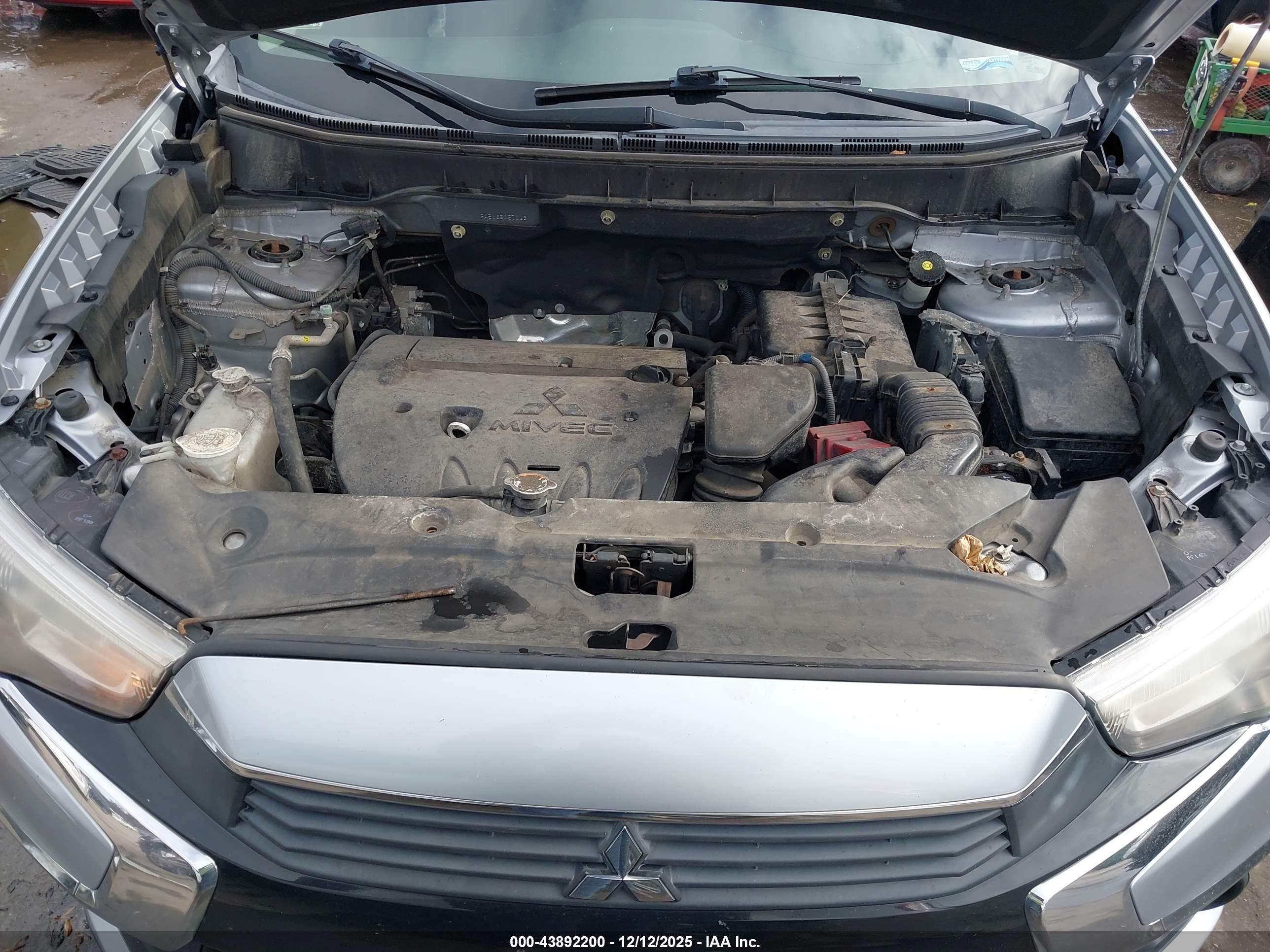 MITSUBISHI OUTLANDER image 10