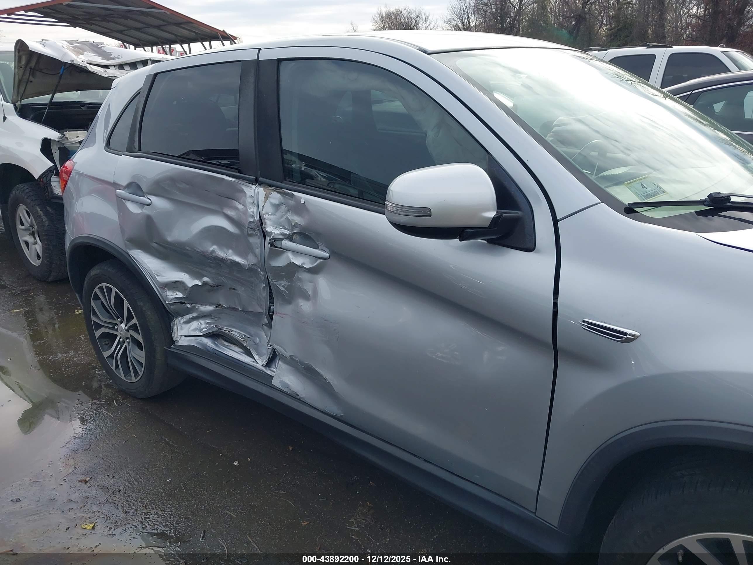 MITSUBISHI OUTLANDER image 6