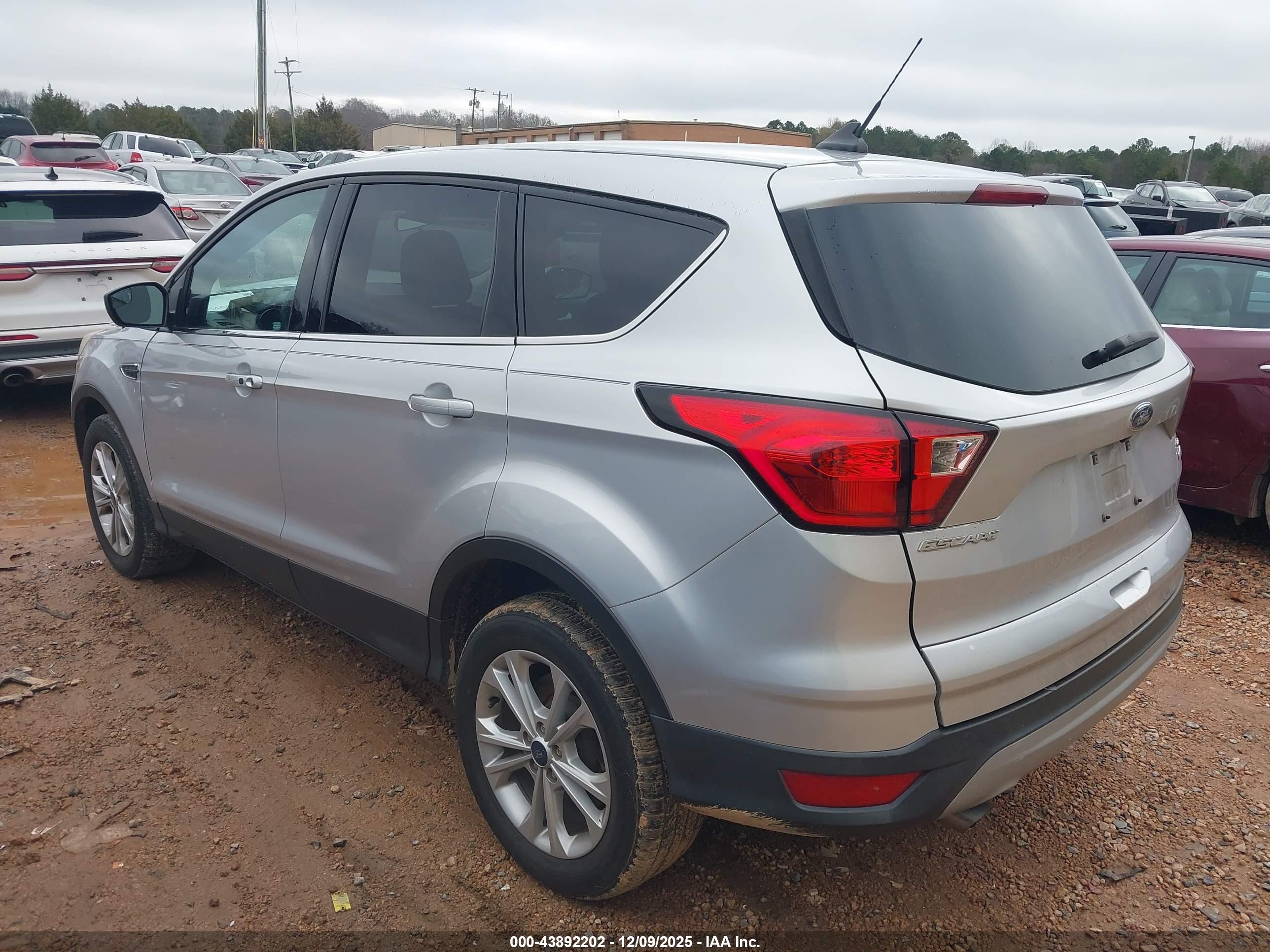 FORD ESCAPE image 3