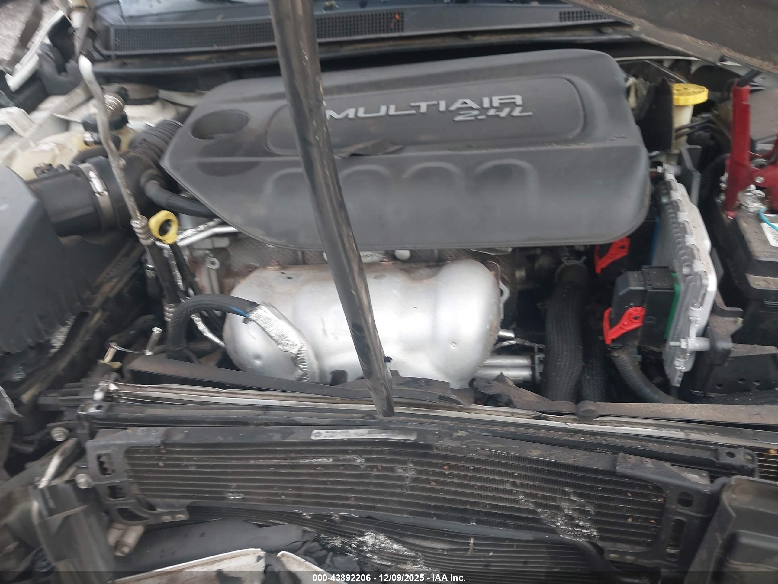 CHRYSLER 200 image 10
