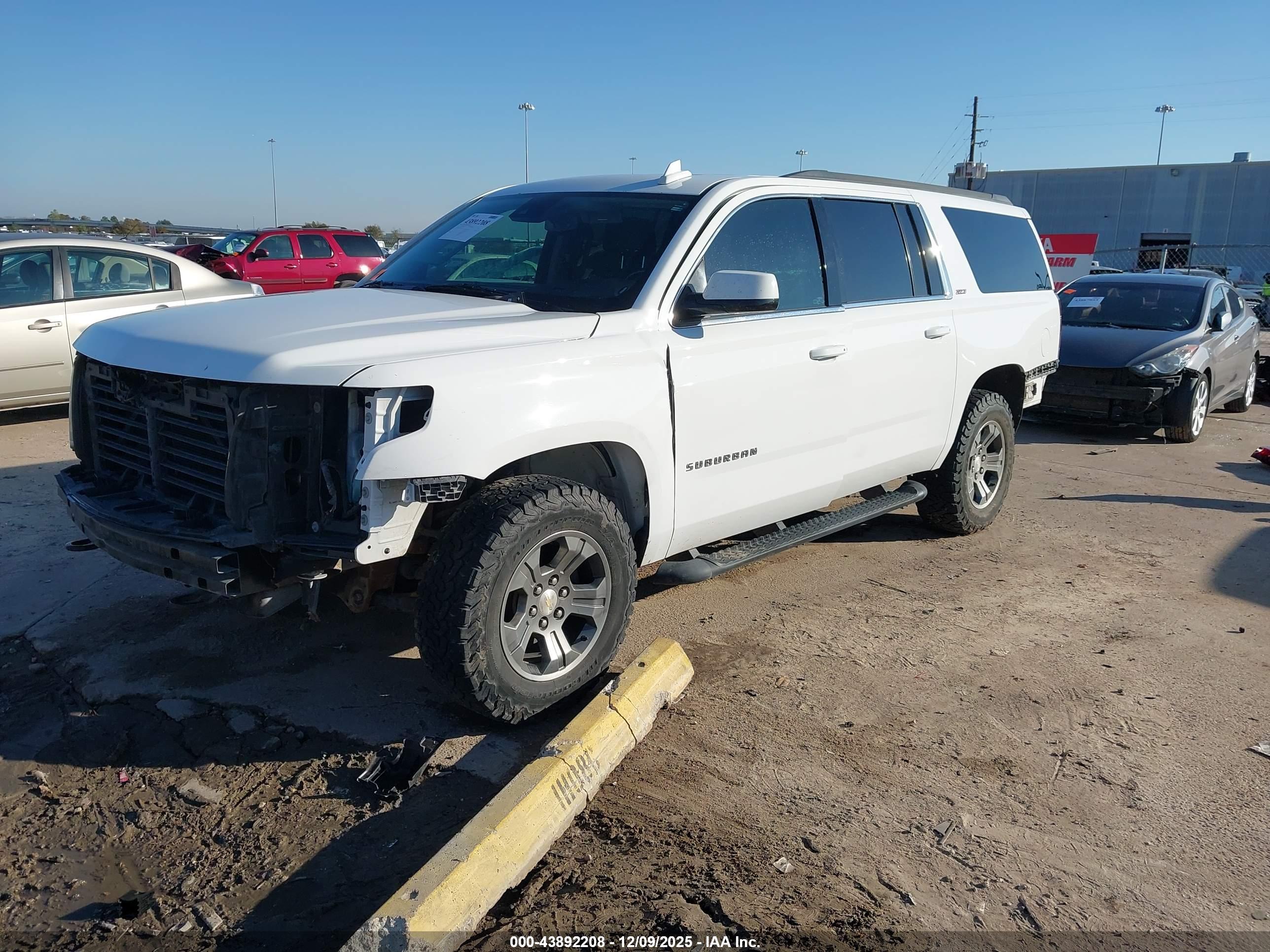CHEVROLET SUBURBAN image 2