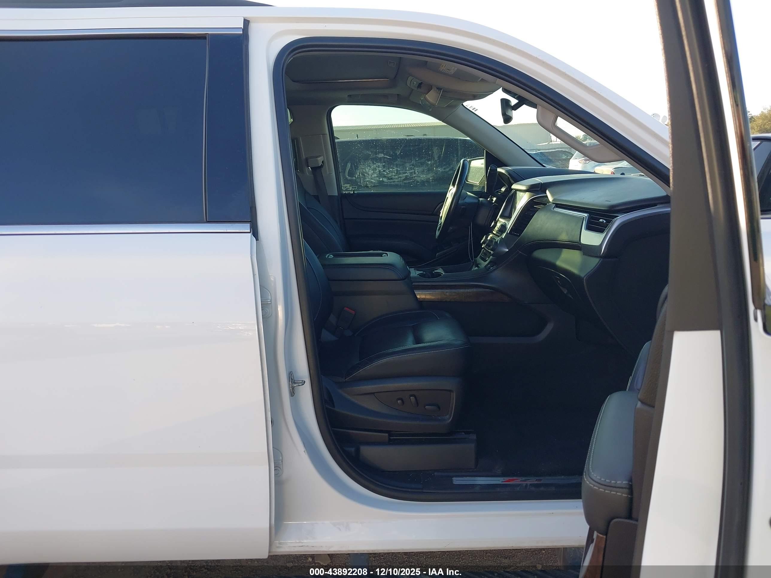 CHEVROLET SUBURBAN image 5