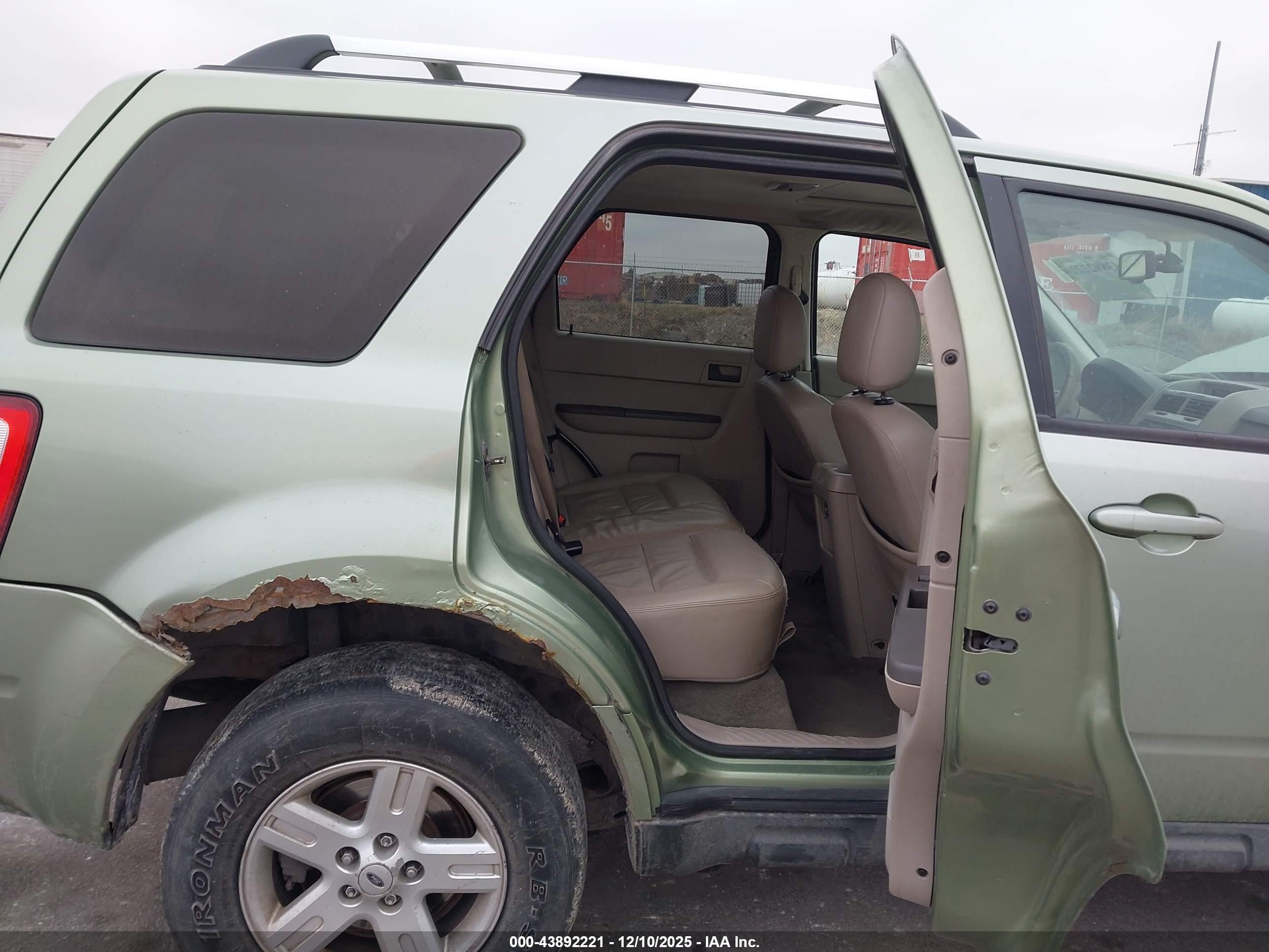 FORD ESCAPE image 8