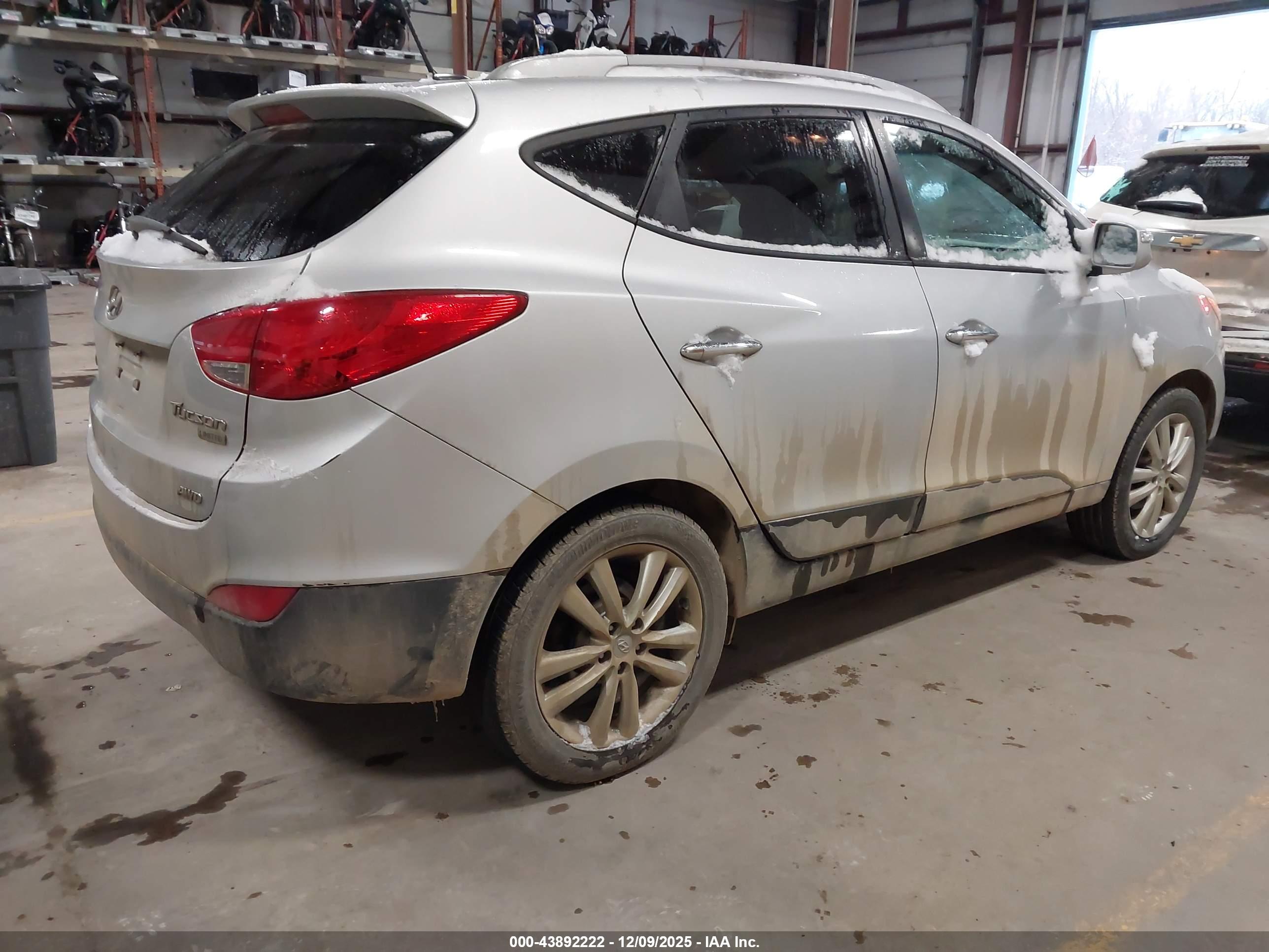 HYUNDAI TUCSON image 2