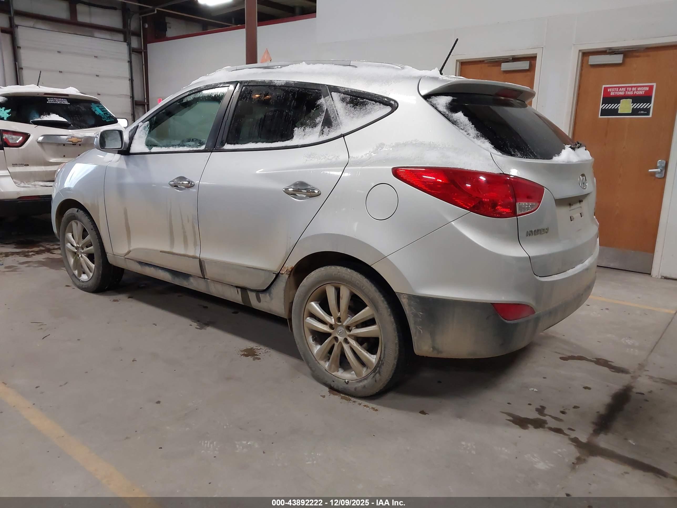 HYUNDAI TUCSON image 3