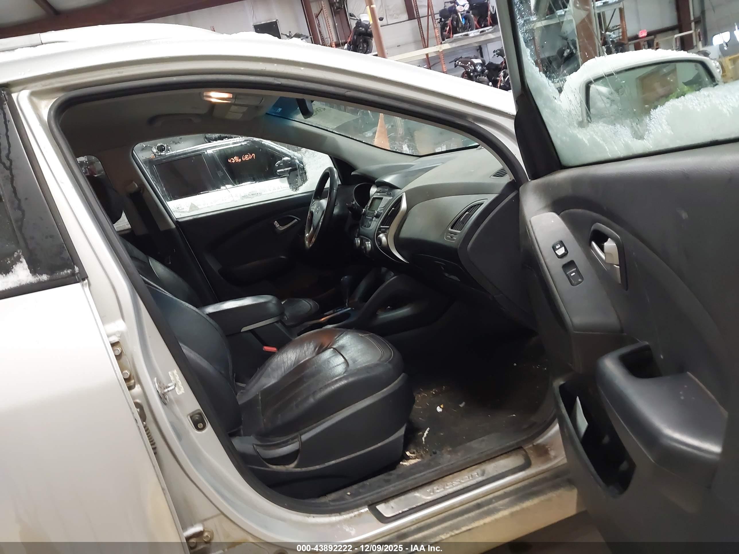 HYUNDAI TUCSON image 5