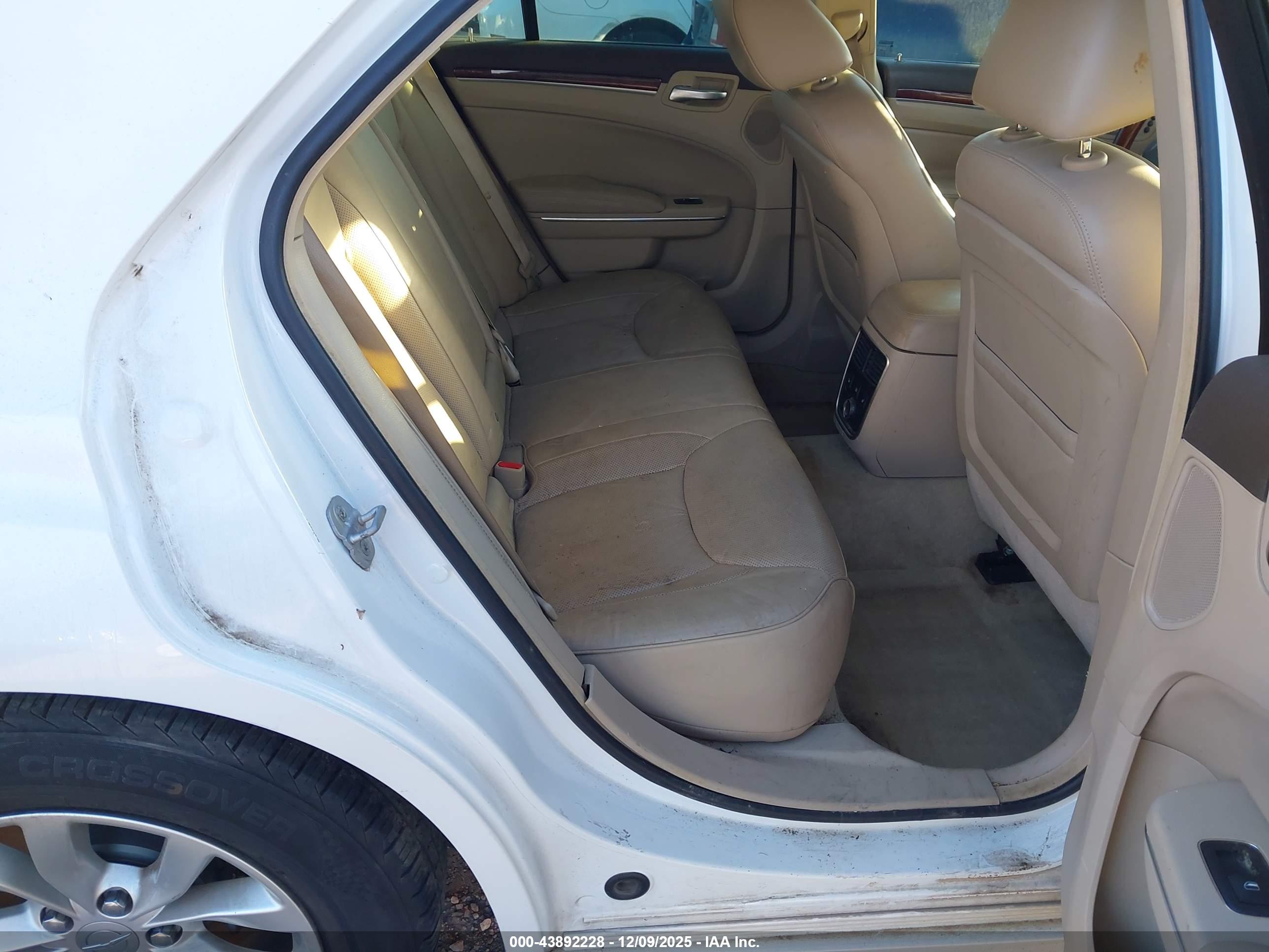 CHRYSLER 300C image 8