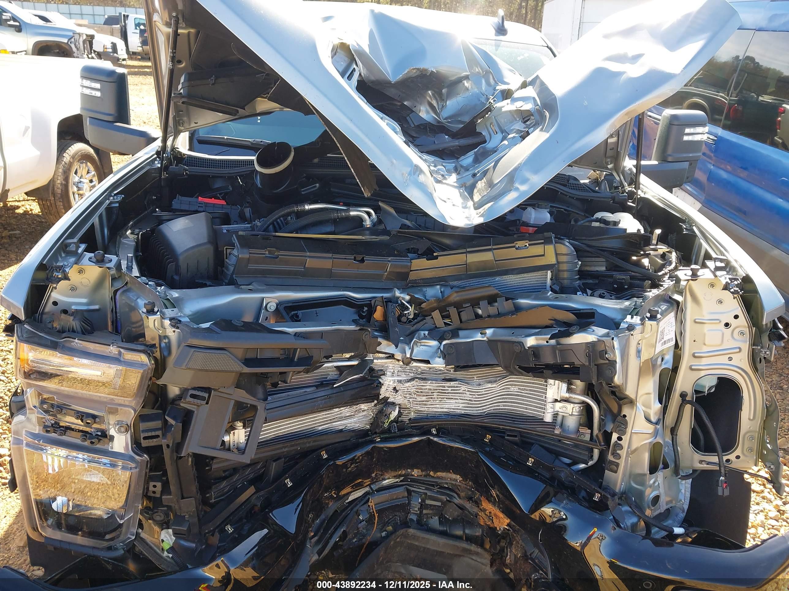 CHEVROLET SILVERADO image 10