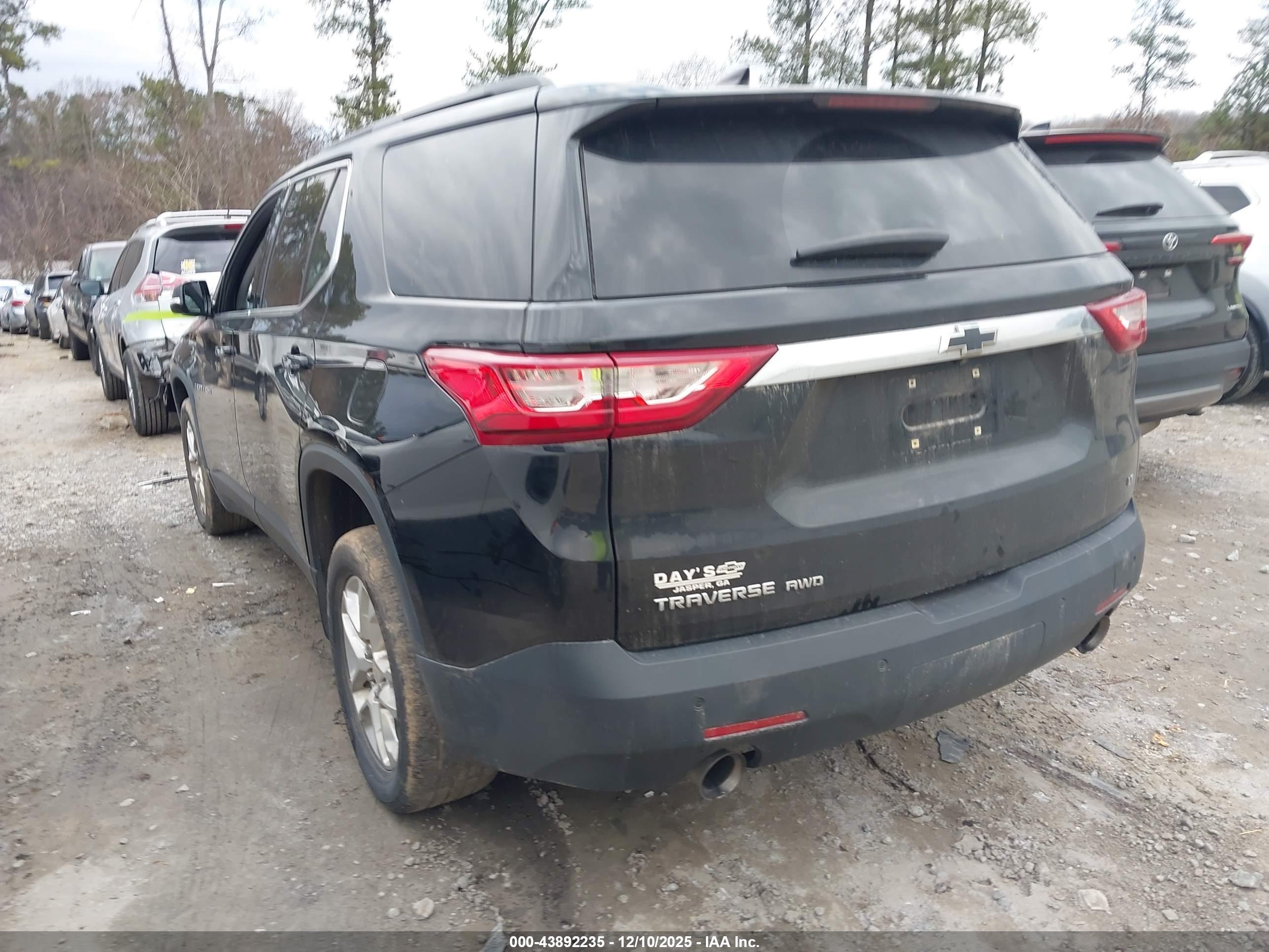 CHEVROLET TRAVERSE image 3