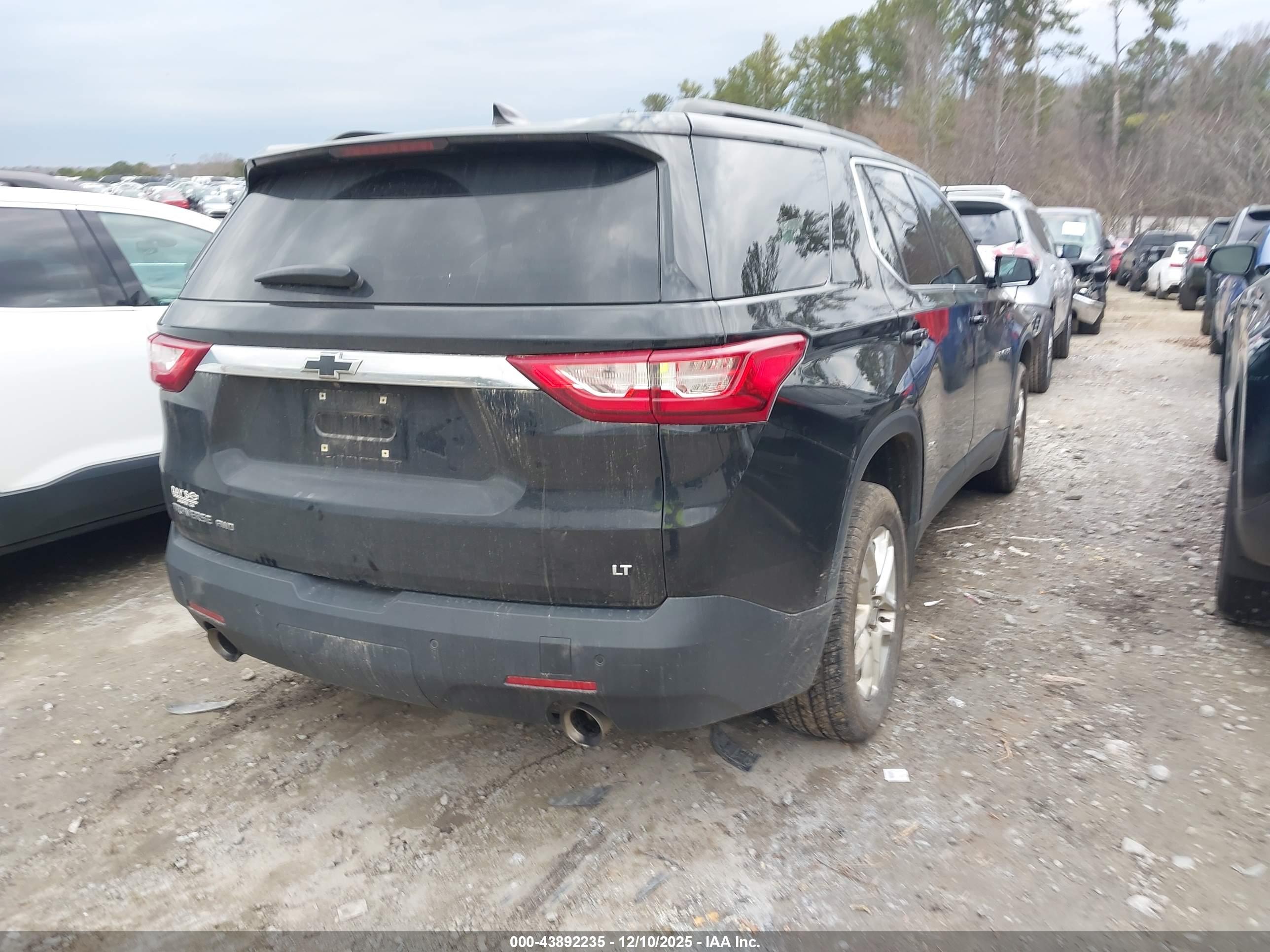 CHEVROLET TRAVERSE image 4