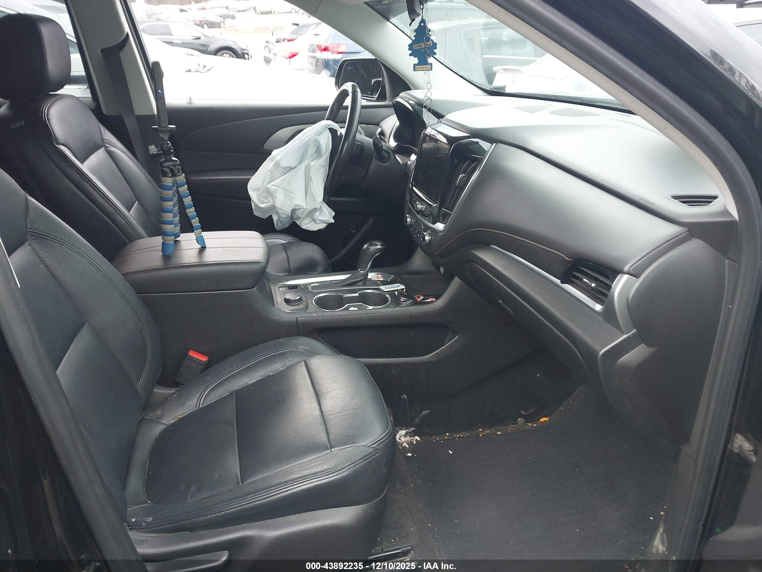 CHEVROLET TRAVERSE image 5