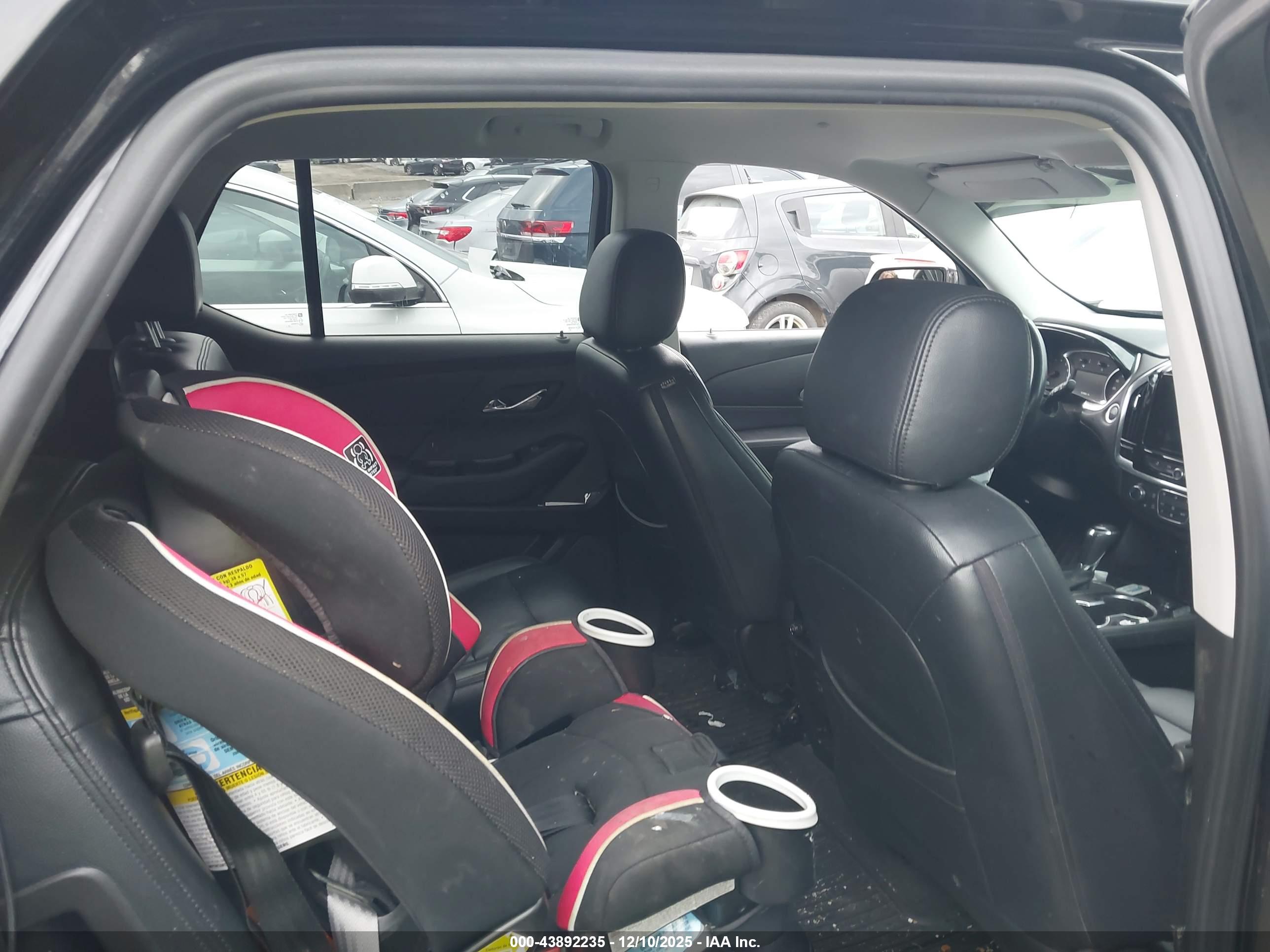 CHEVROLET TRAVERSE image 8