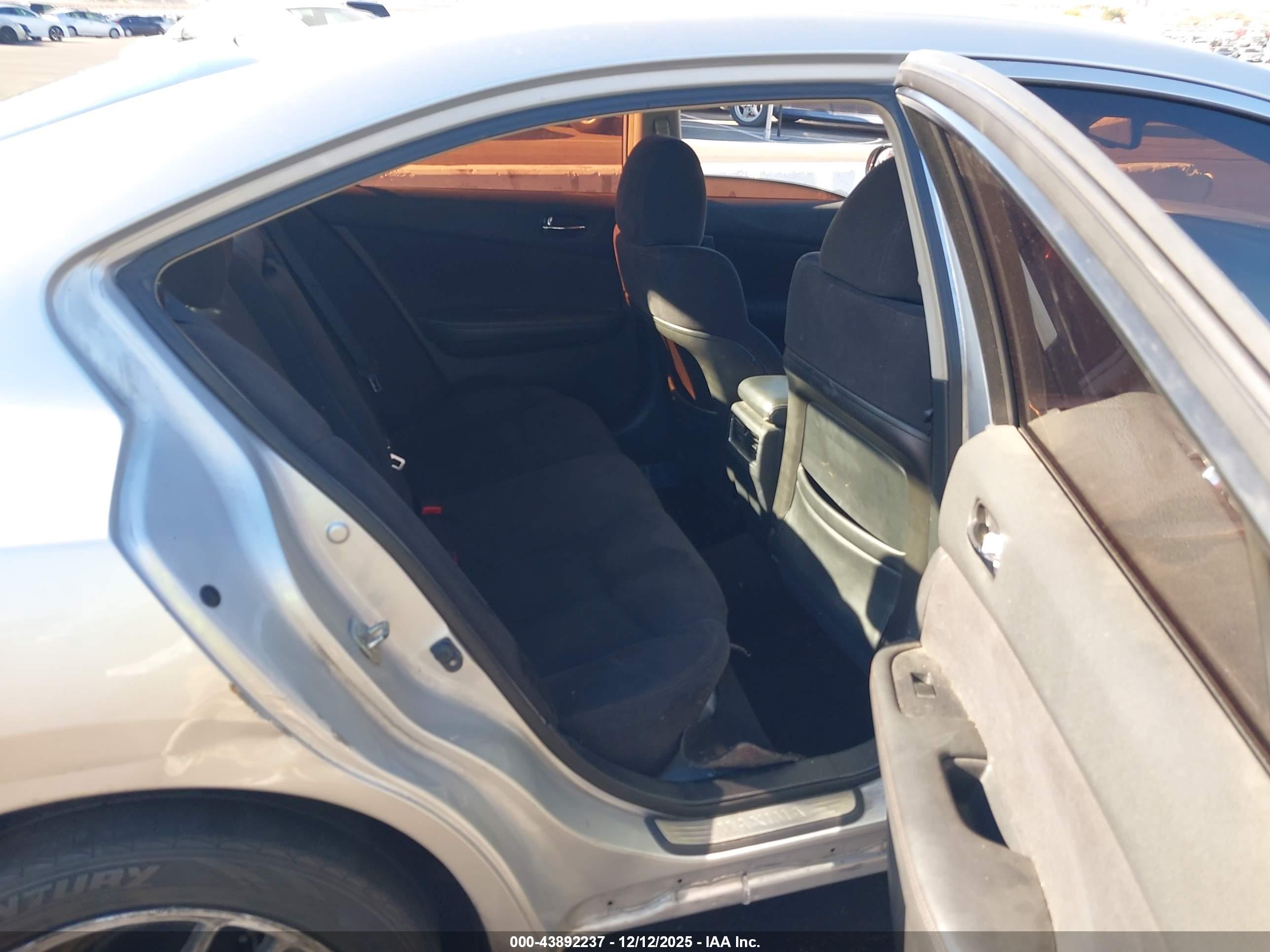 NISSAN MAXIMA image 8
