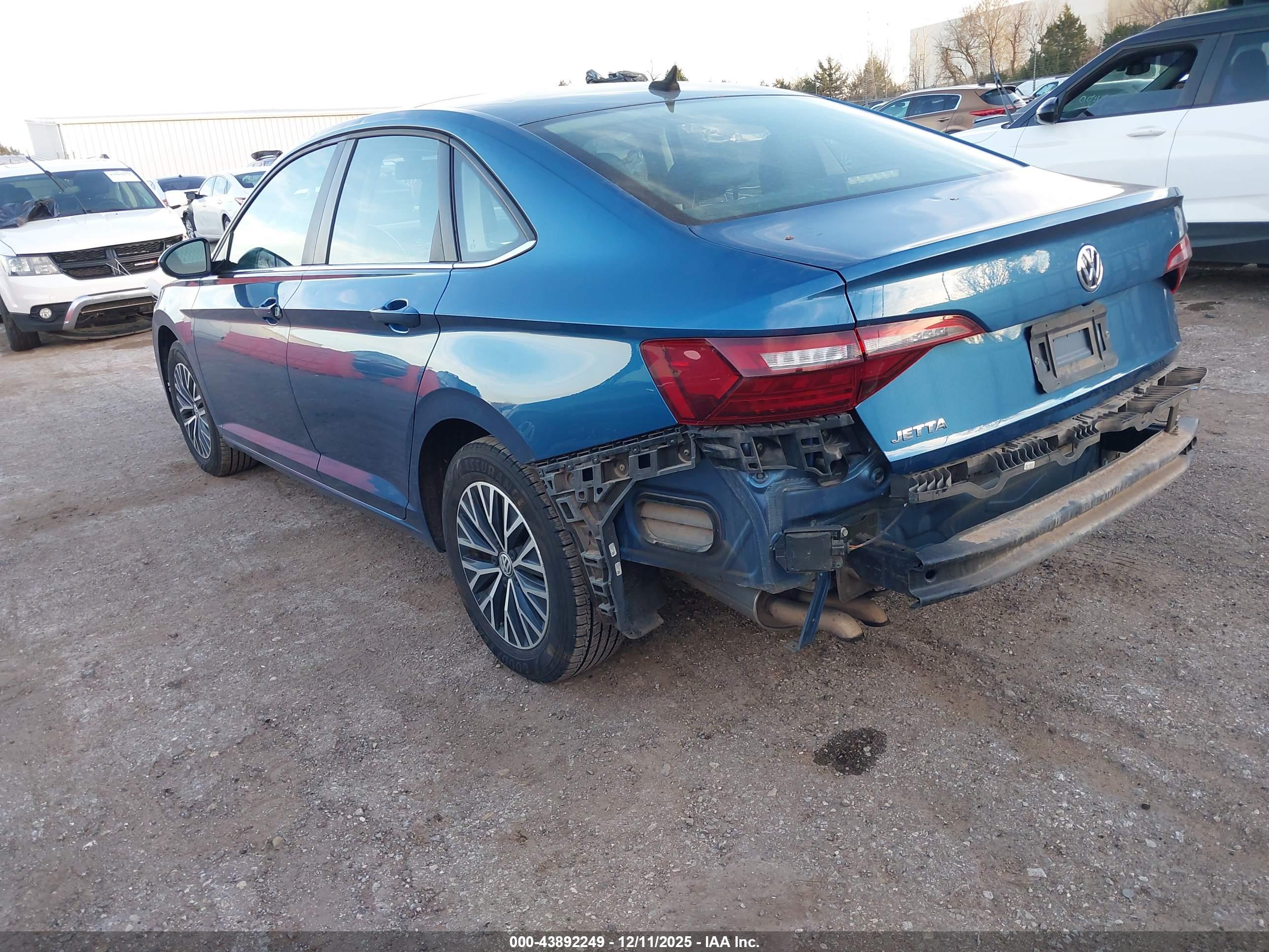 VOLKSWAGEN JETTA image 3