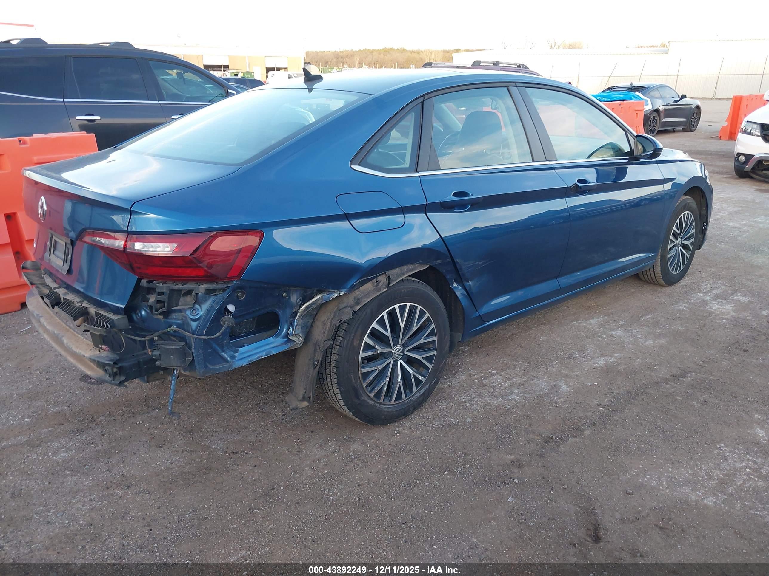 VOLKSWAGEN JETTA image 4