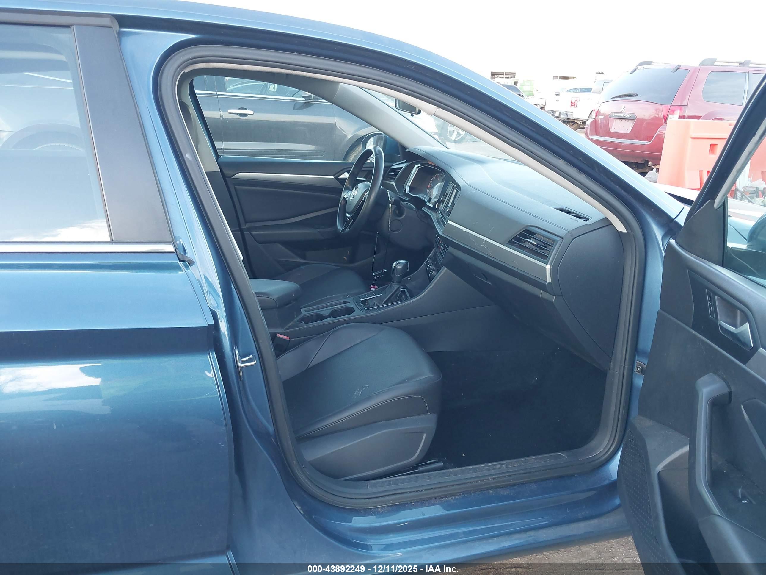 VOLKSWAGEN JETTA image 5