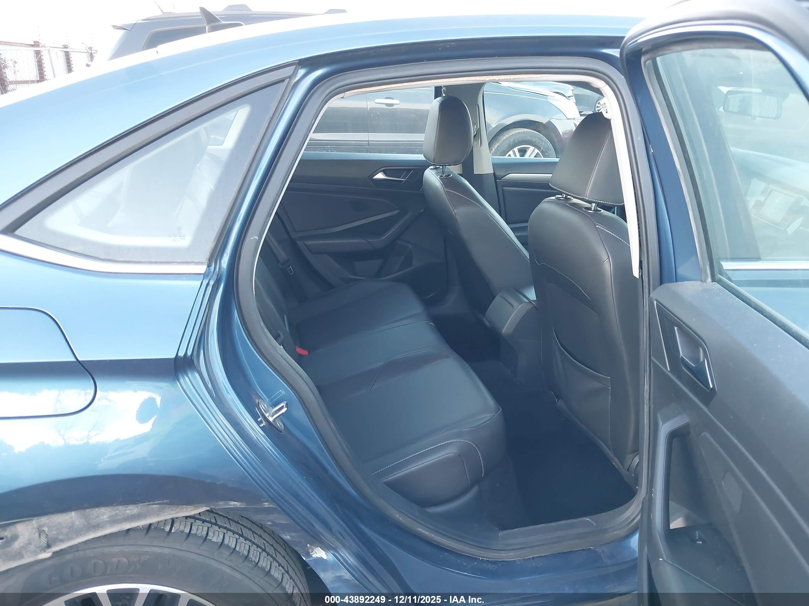 VOLKSWAGEN JETTA image 8