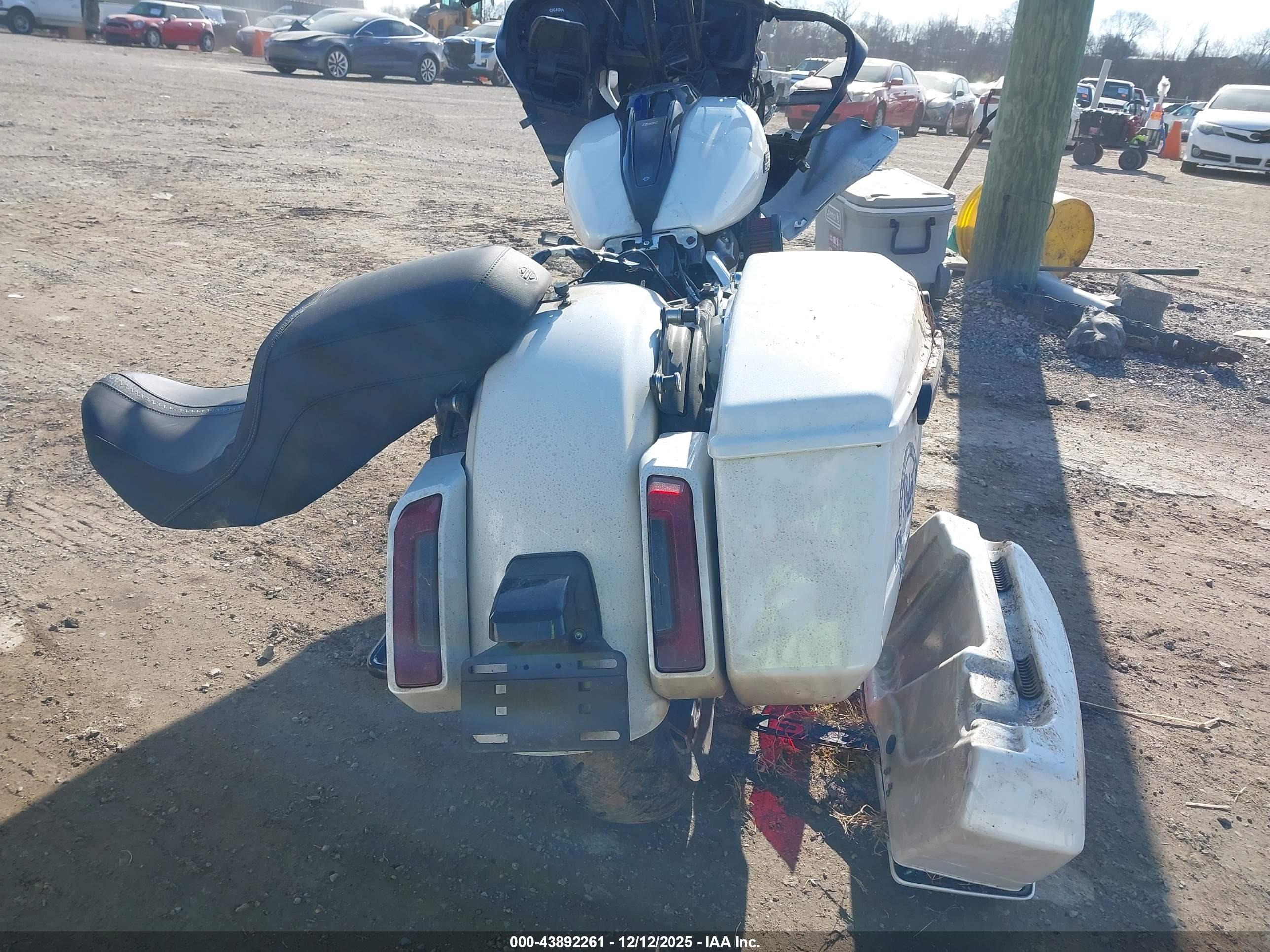 HARLEY-DAVIDSON FLTRX image 6