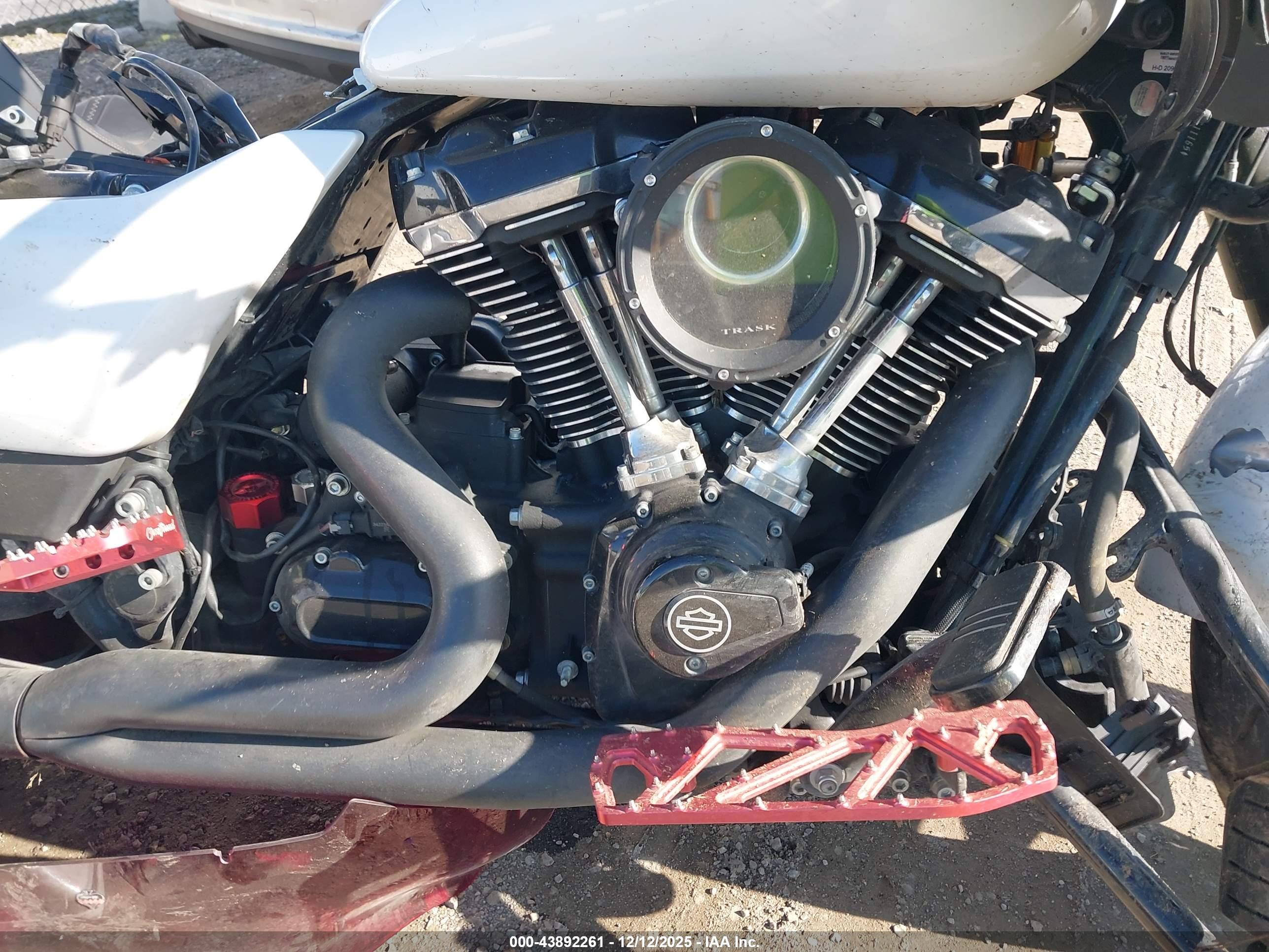 HARLEY-DAVIDSON FLTRX image 8