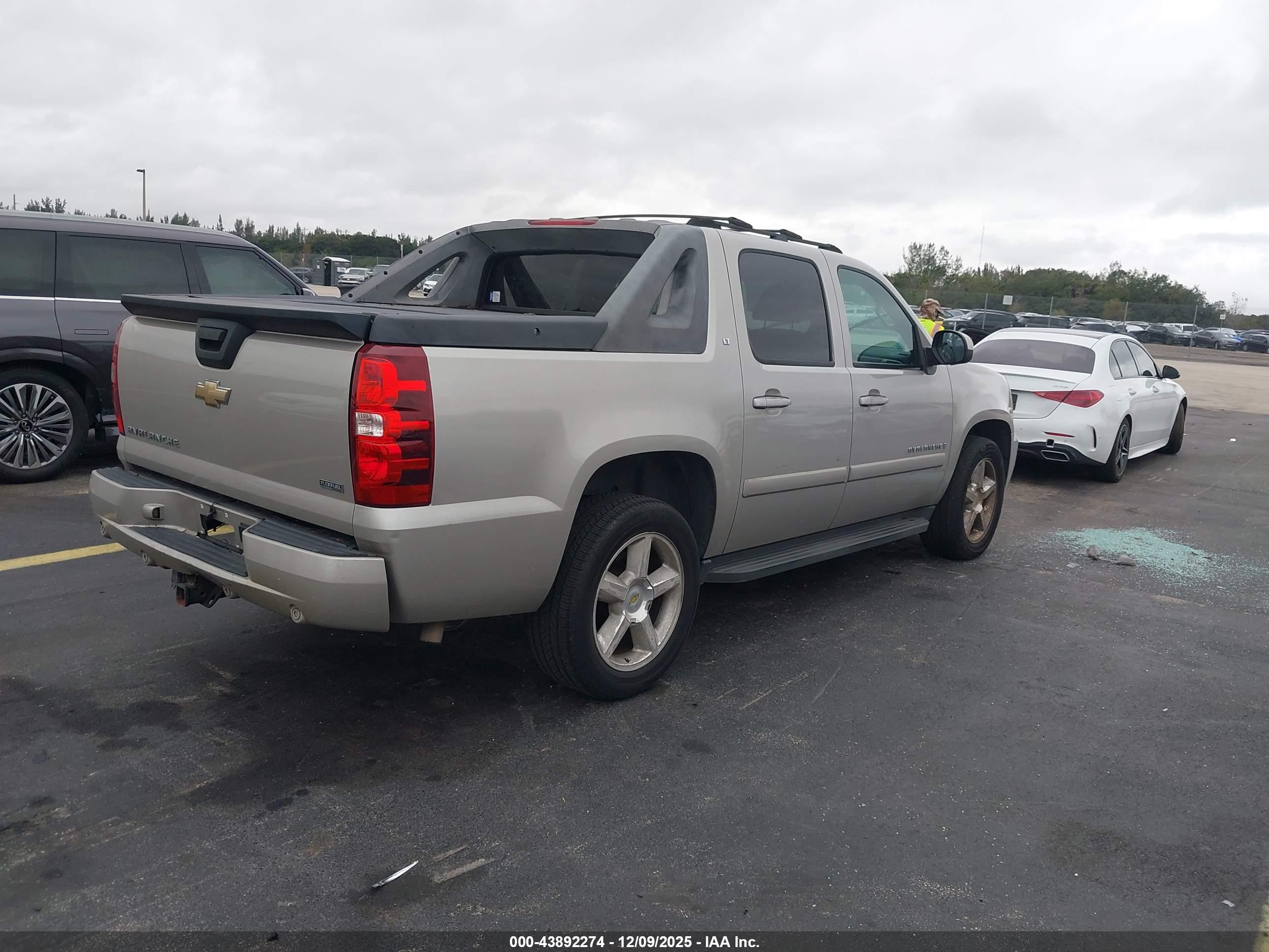 CHEVROLET AVALANCHE image 4