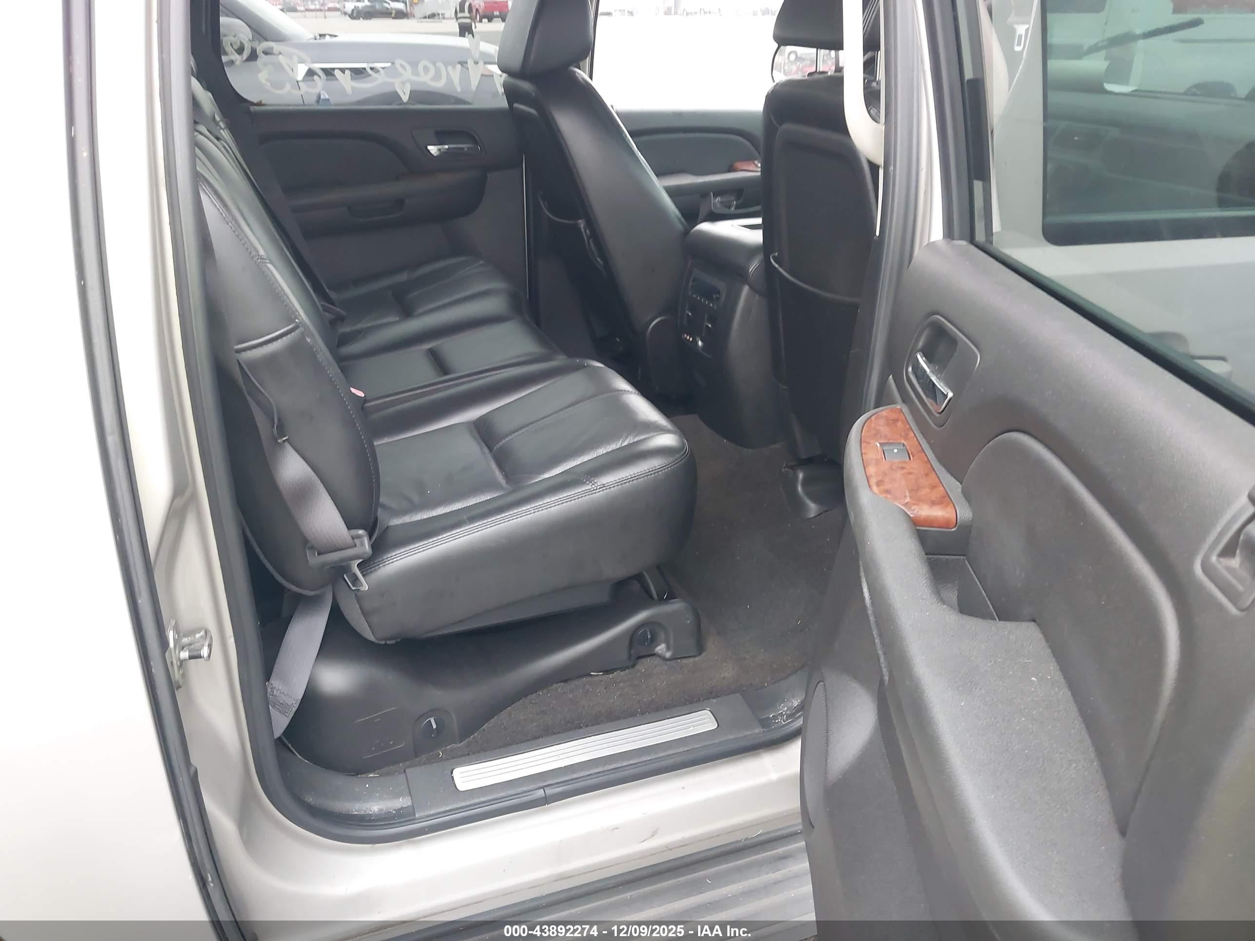CHEVROLET AVALANCHE image 8
