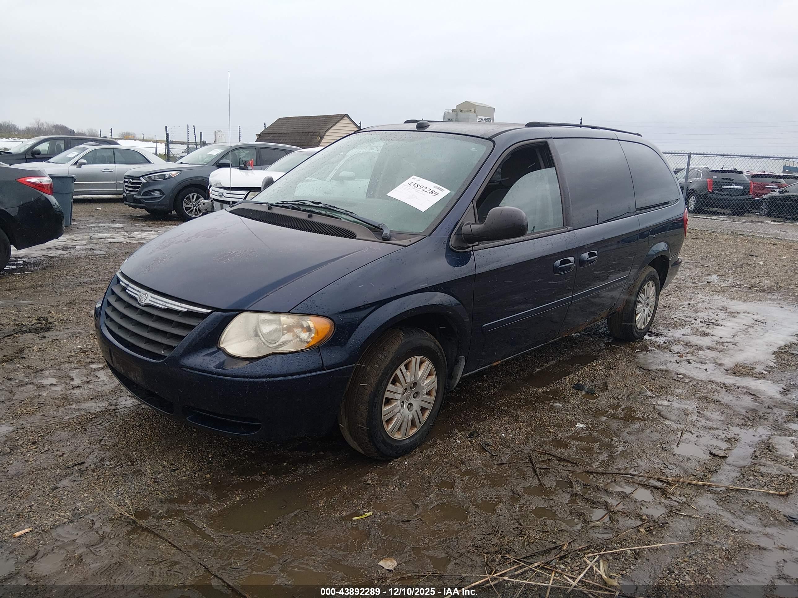 CHRYSLER TOWN image 2