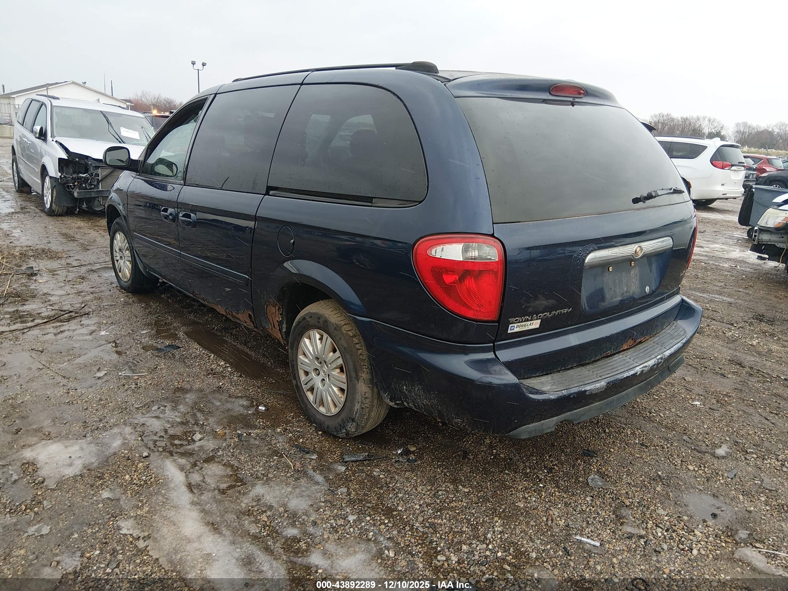 CHRYSLER TOWN image 3