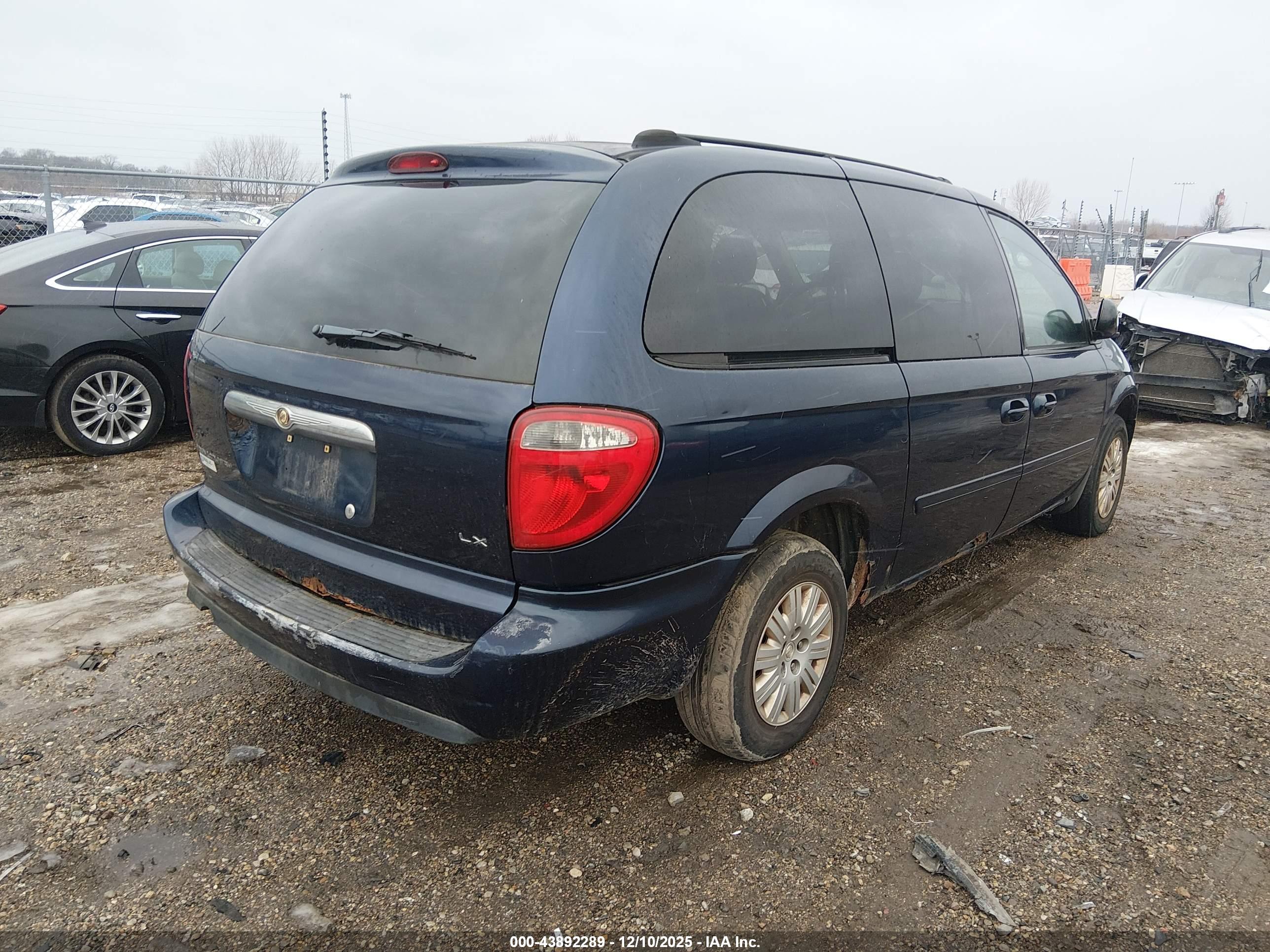 CHRYSLER TOWN image 4