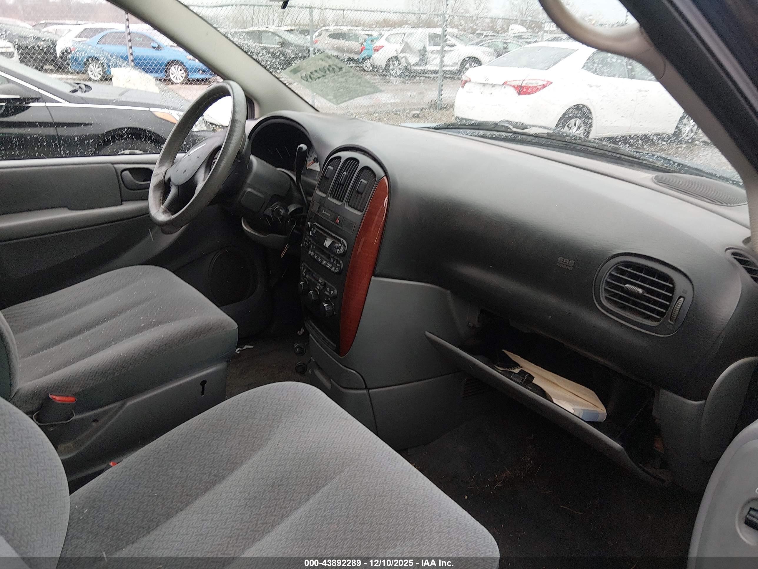 CHRYSLER TOWN image 5