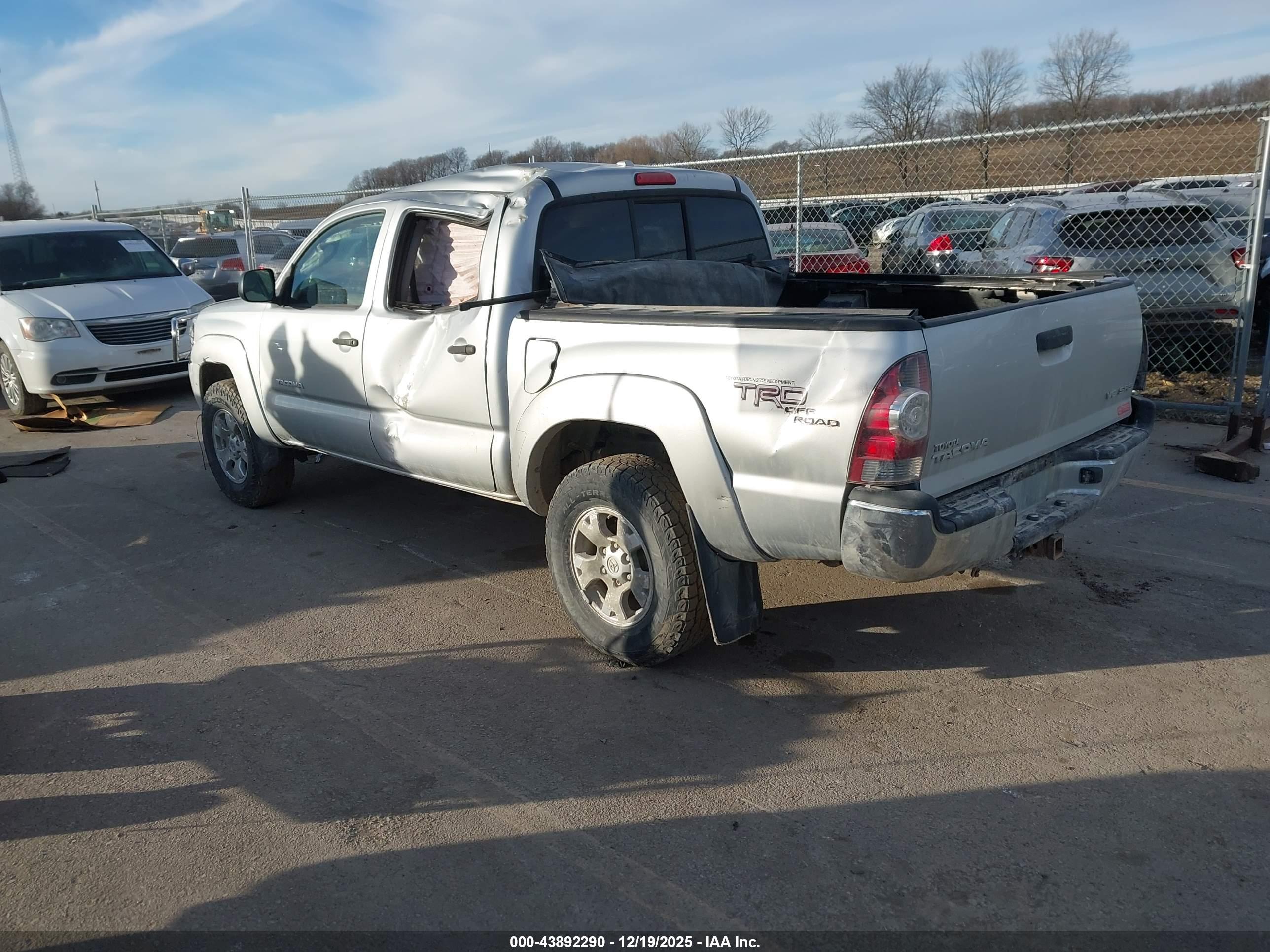 TOYOTA TACOMA image 3