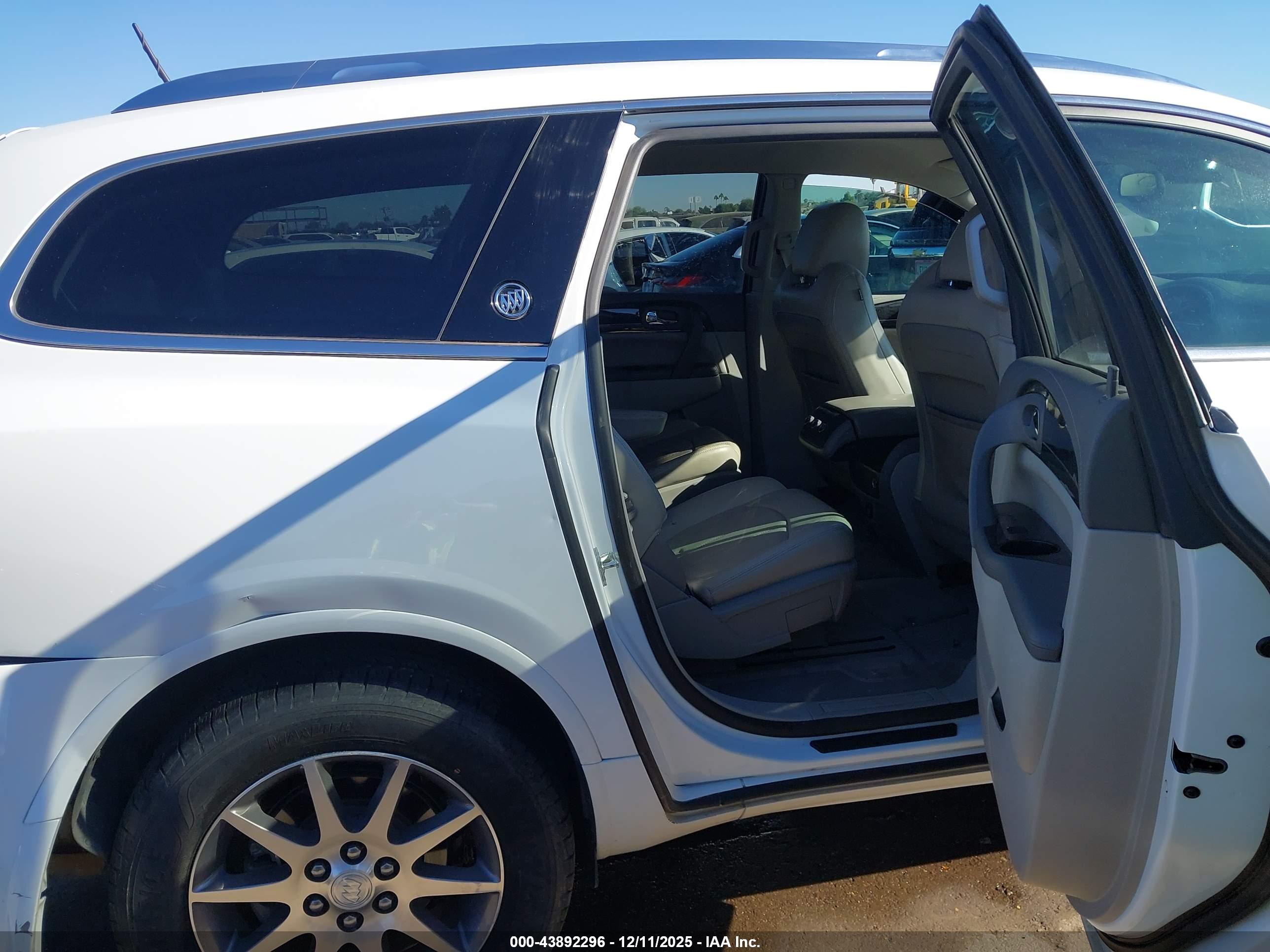 BUICK ENCLAVE image 8