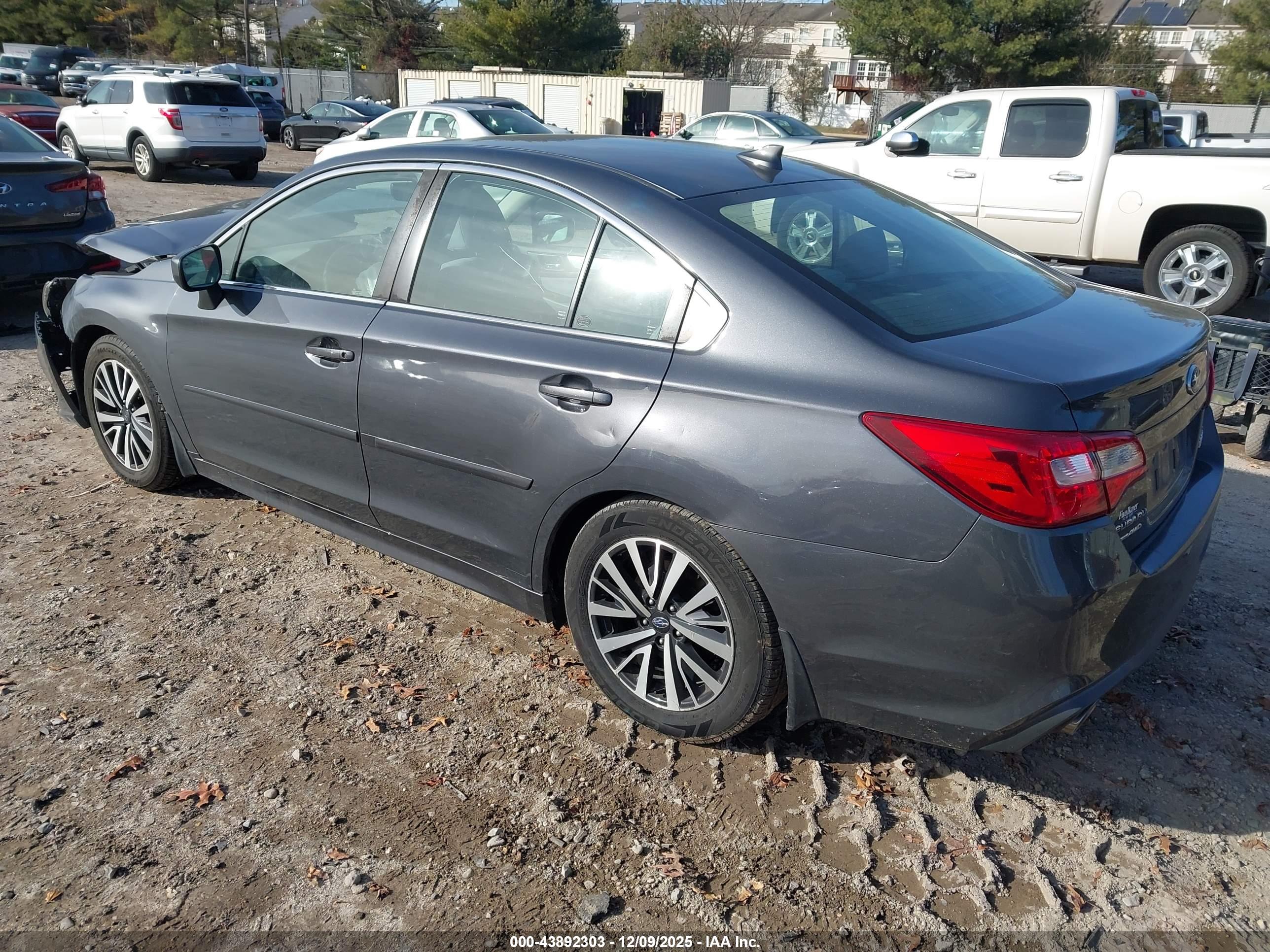 SUBARU LEGACY image 3