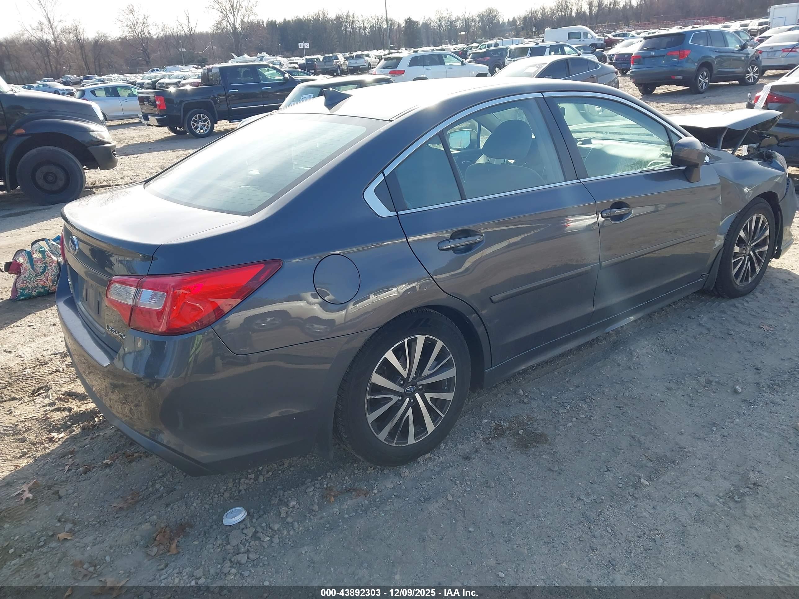SUBARU LEGACY image 4