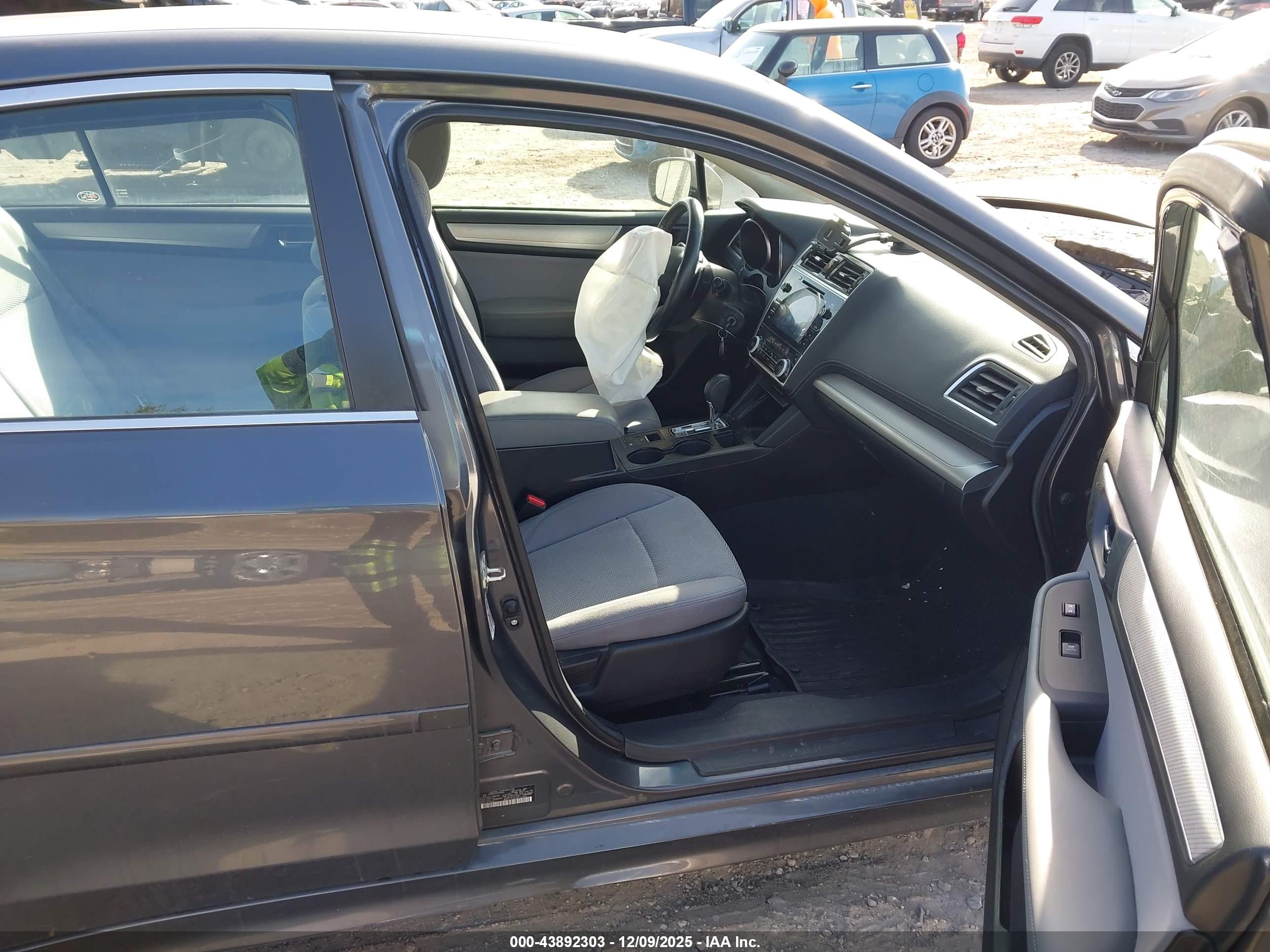 SUBARU LEGACY image 5