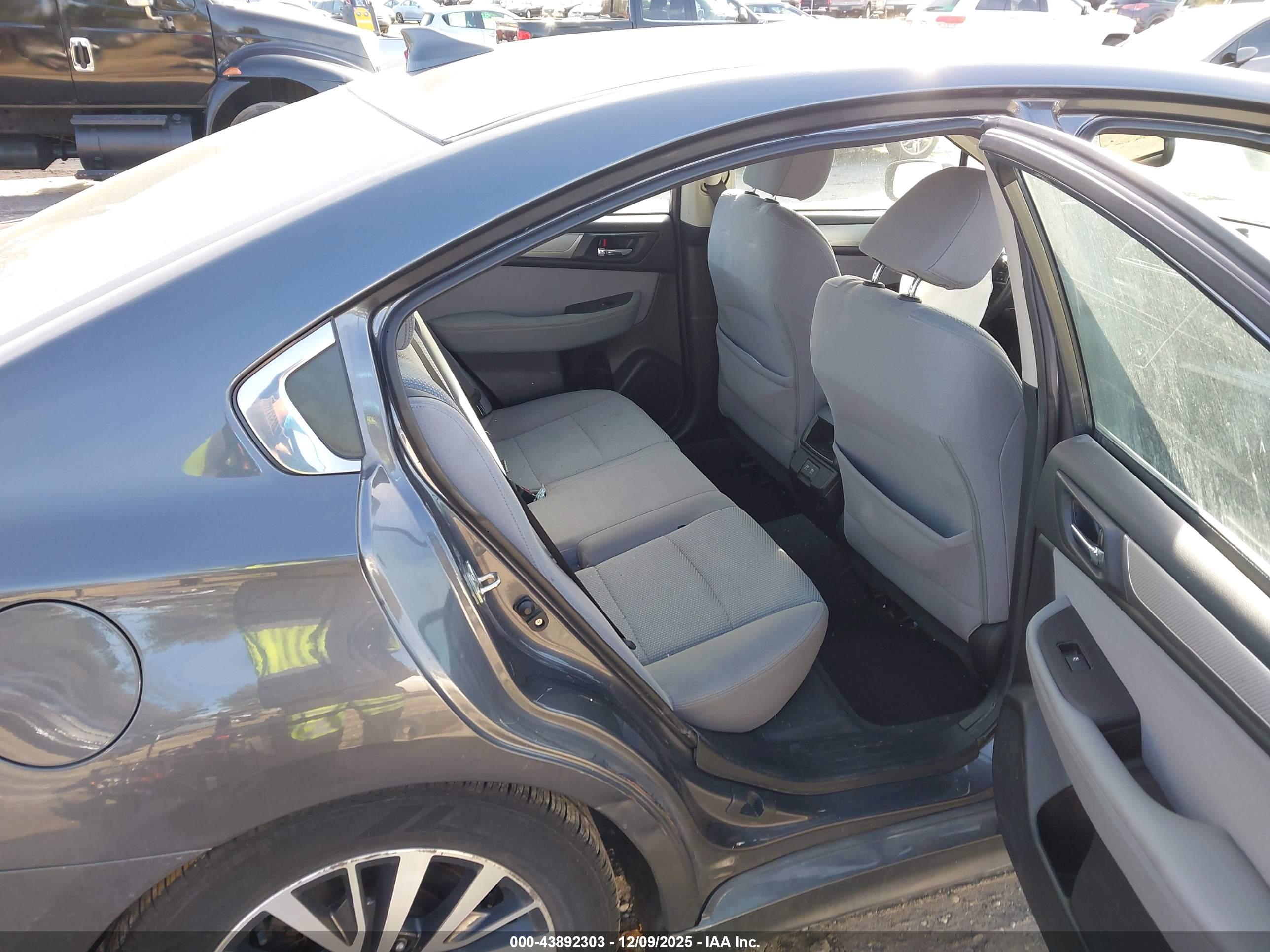 SUBARU LEGACY image 8