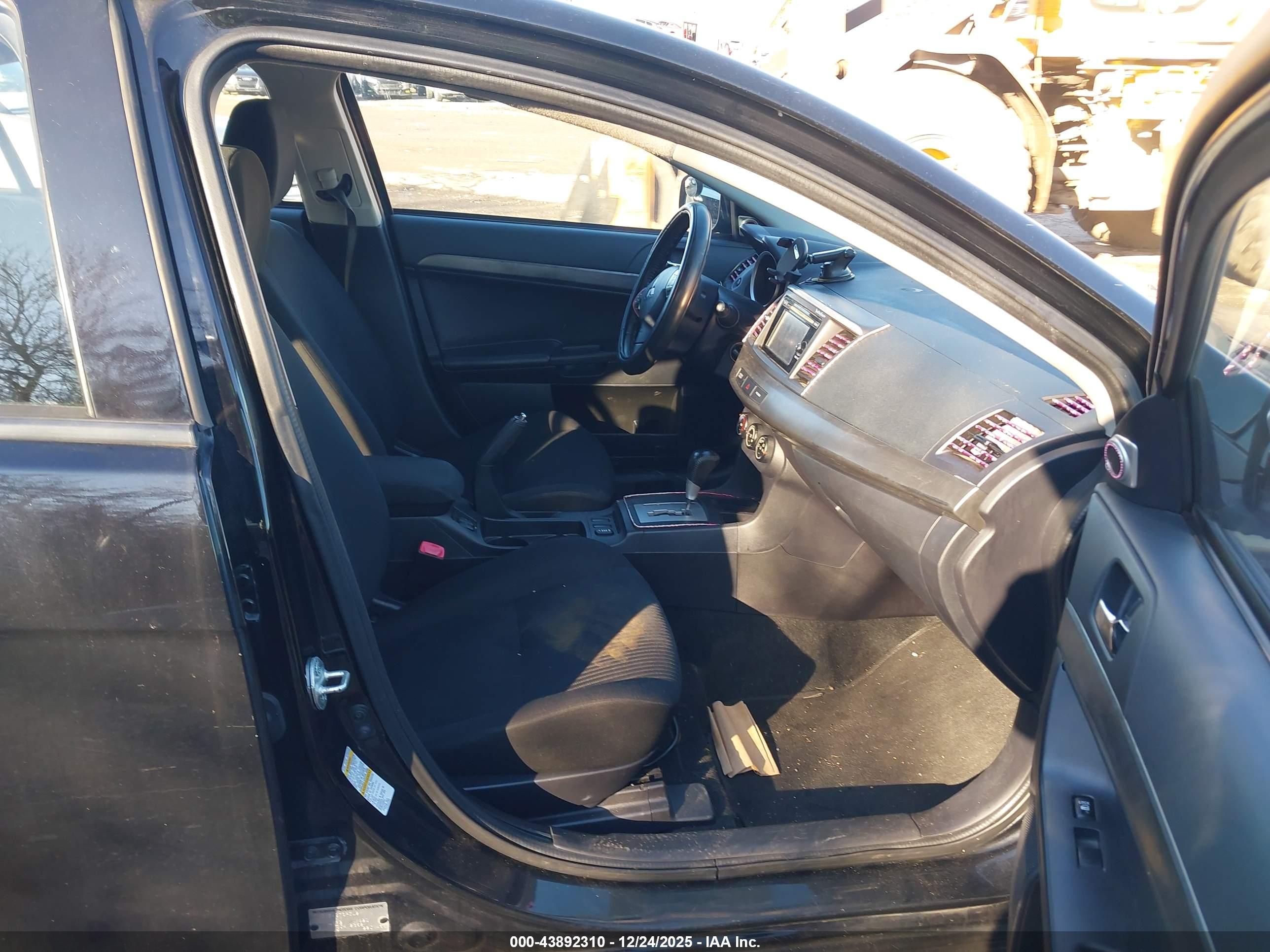 MITSUBISHI LANCER image 5