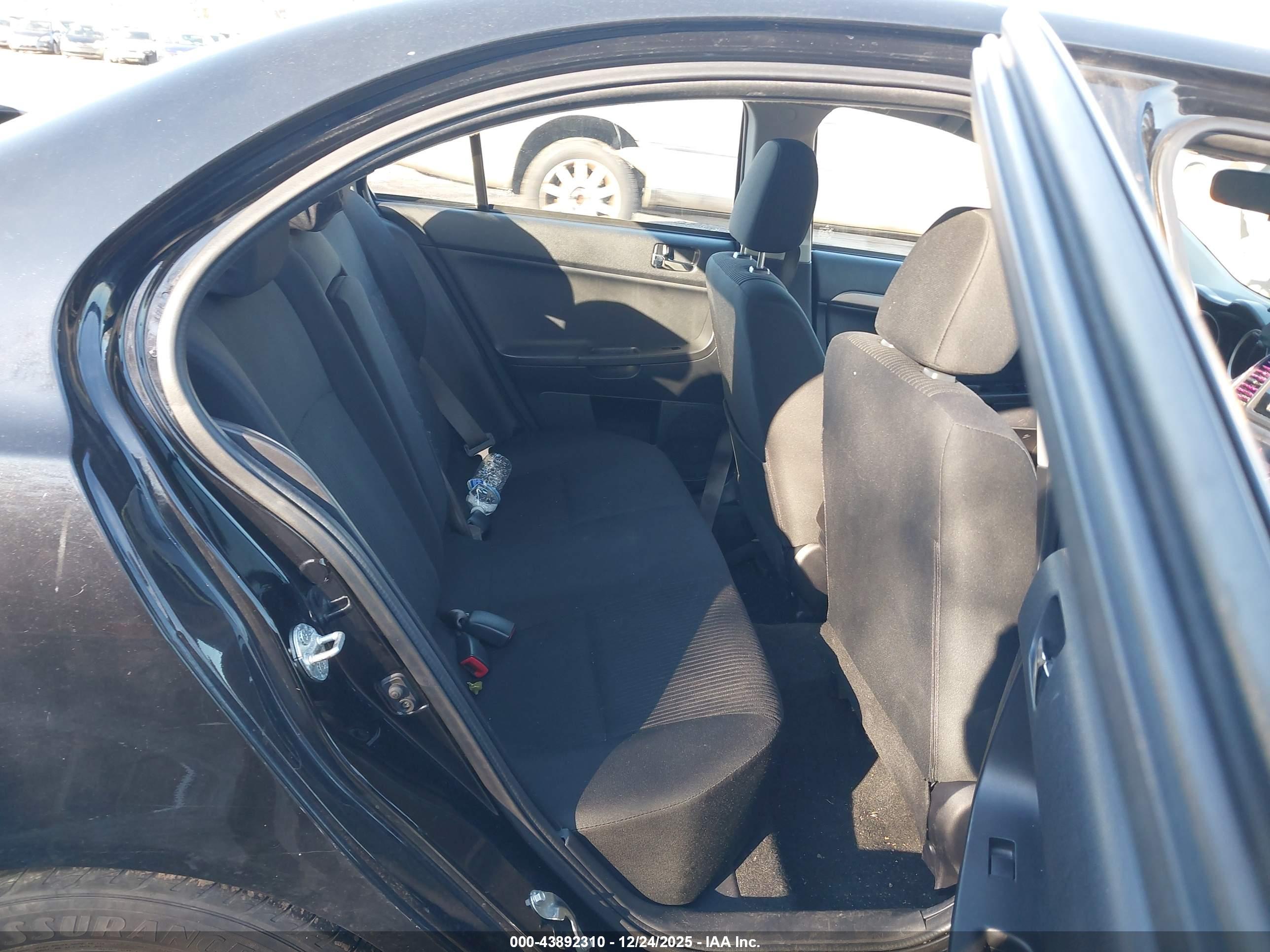 MITSUBISHI LANCER image 8