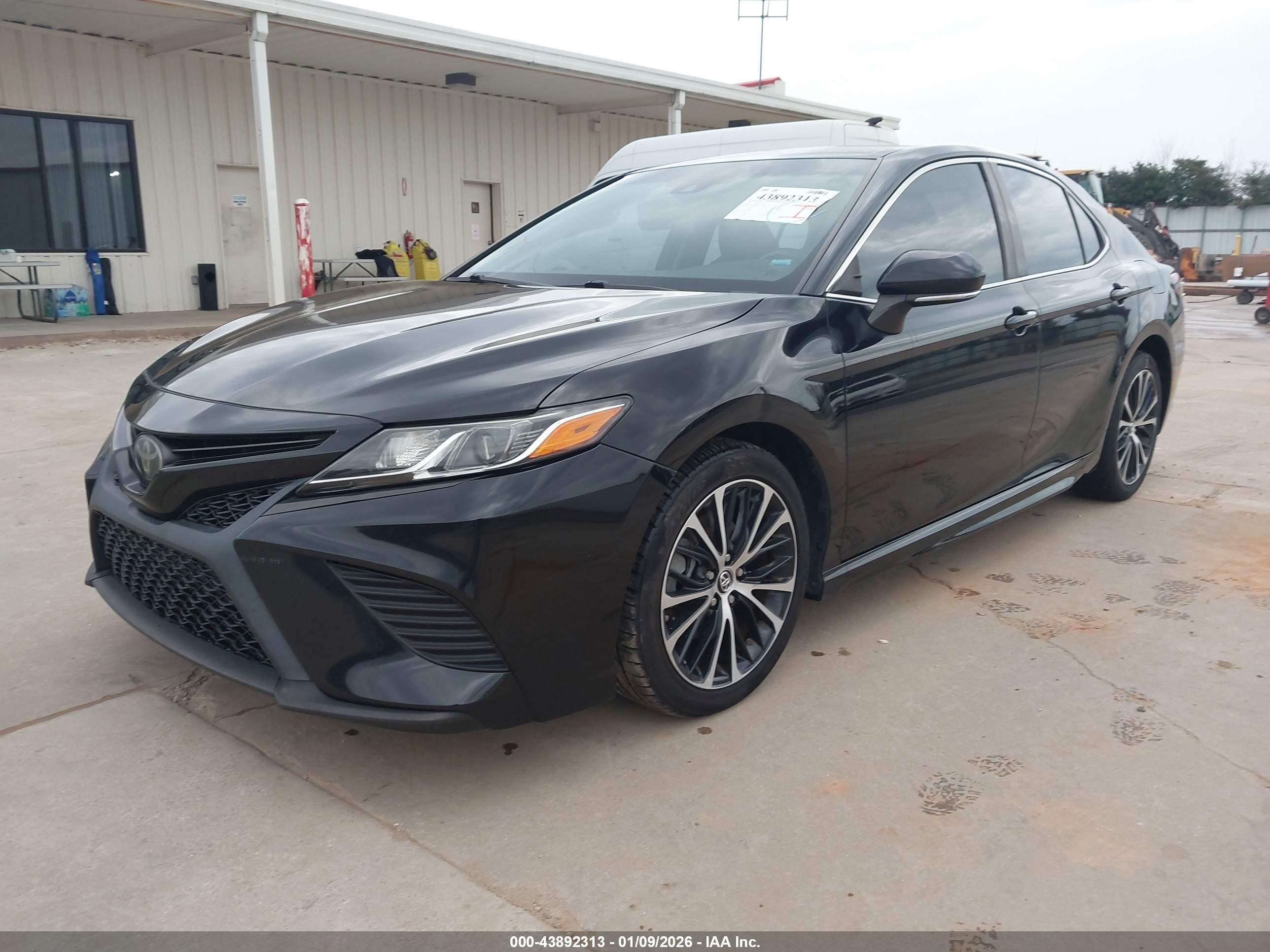 TOYOTA CAMRY image 2