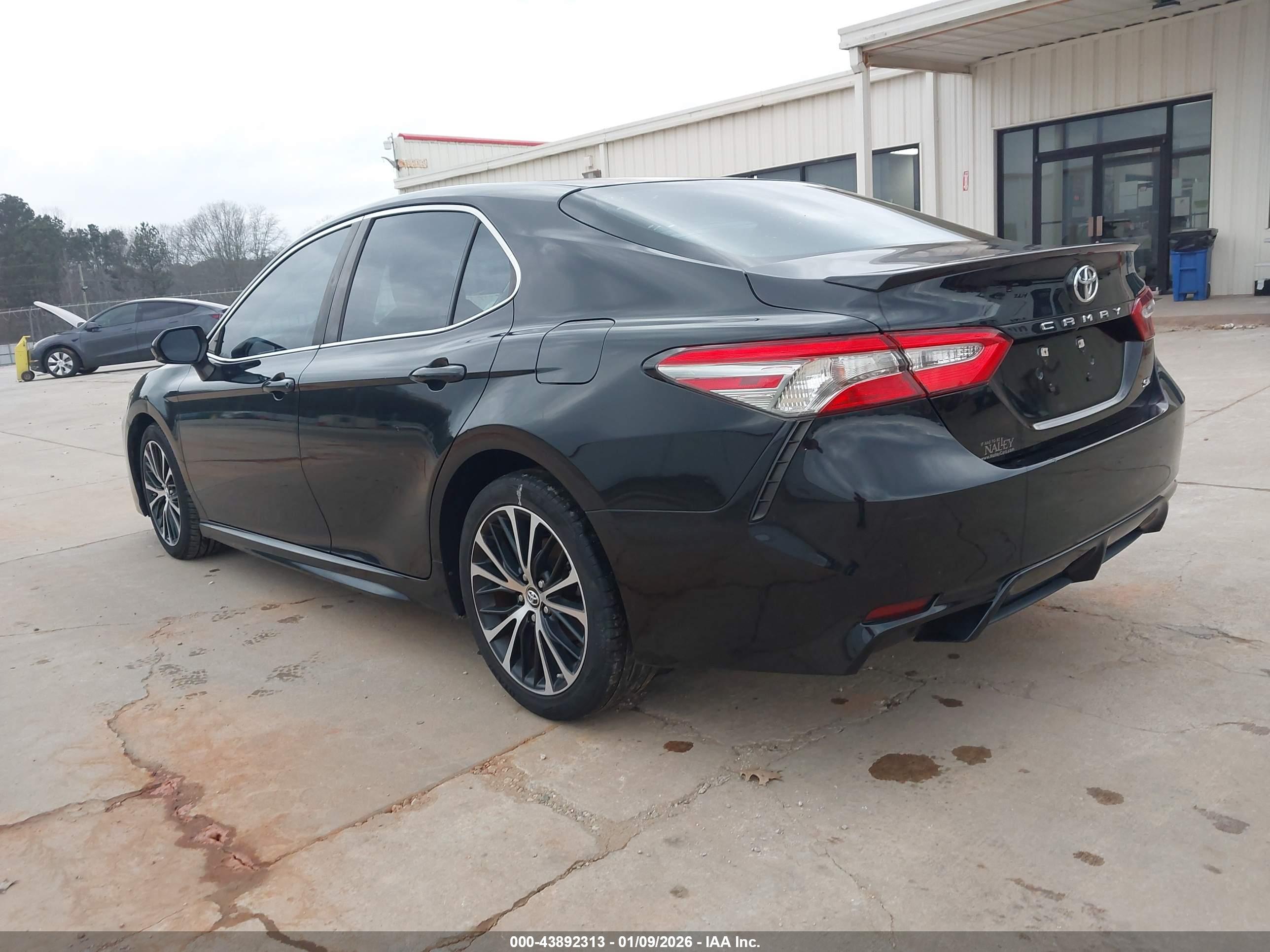 TOYOTA CAMRY image 3