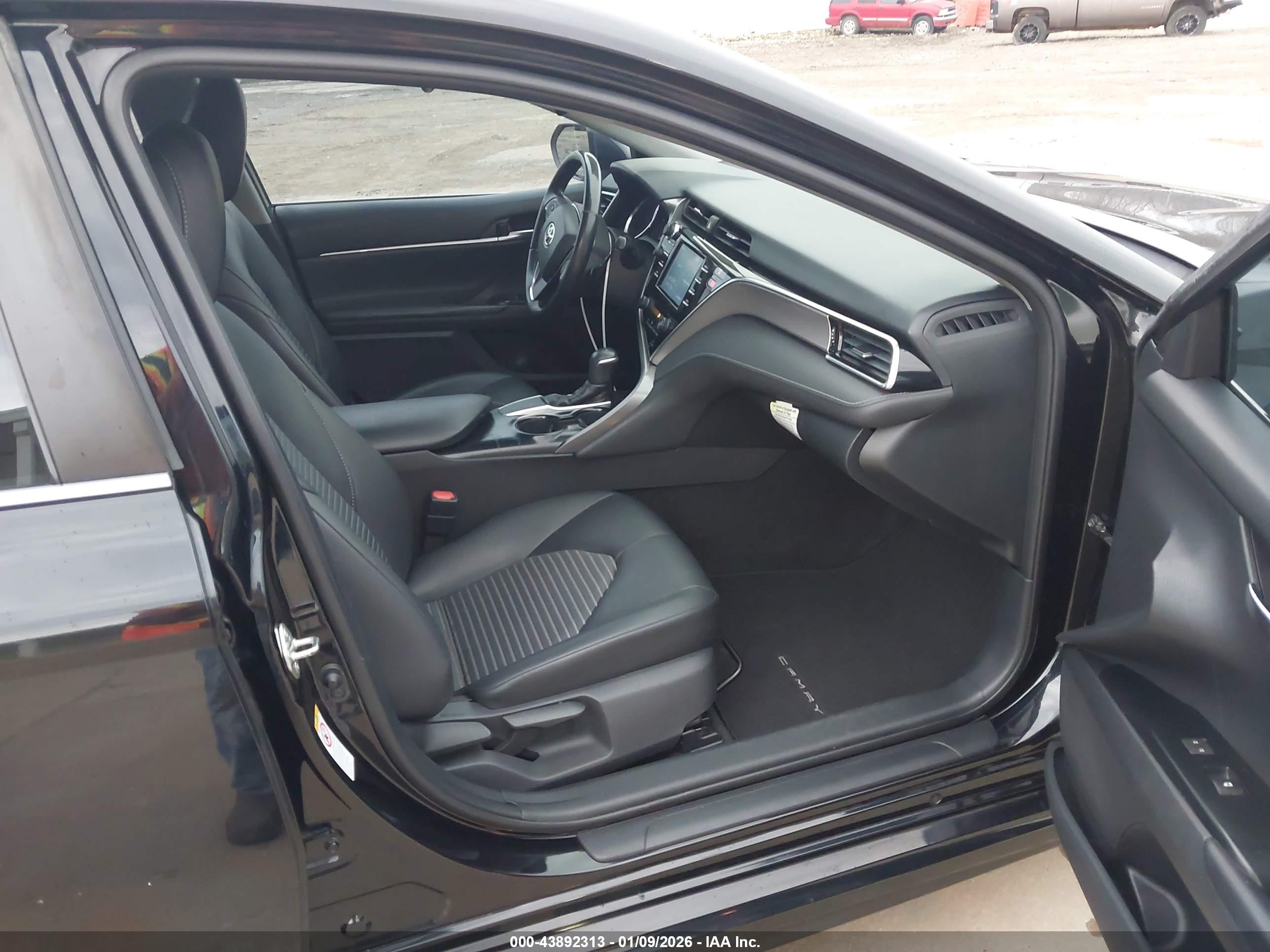 TOYOTA CAMRY image 5