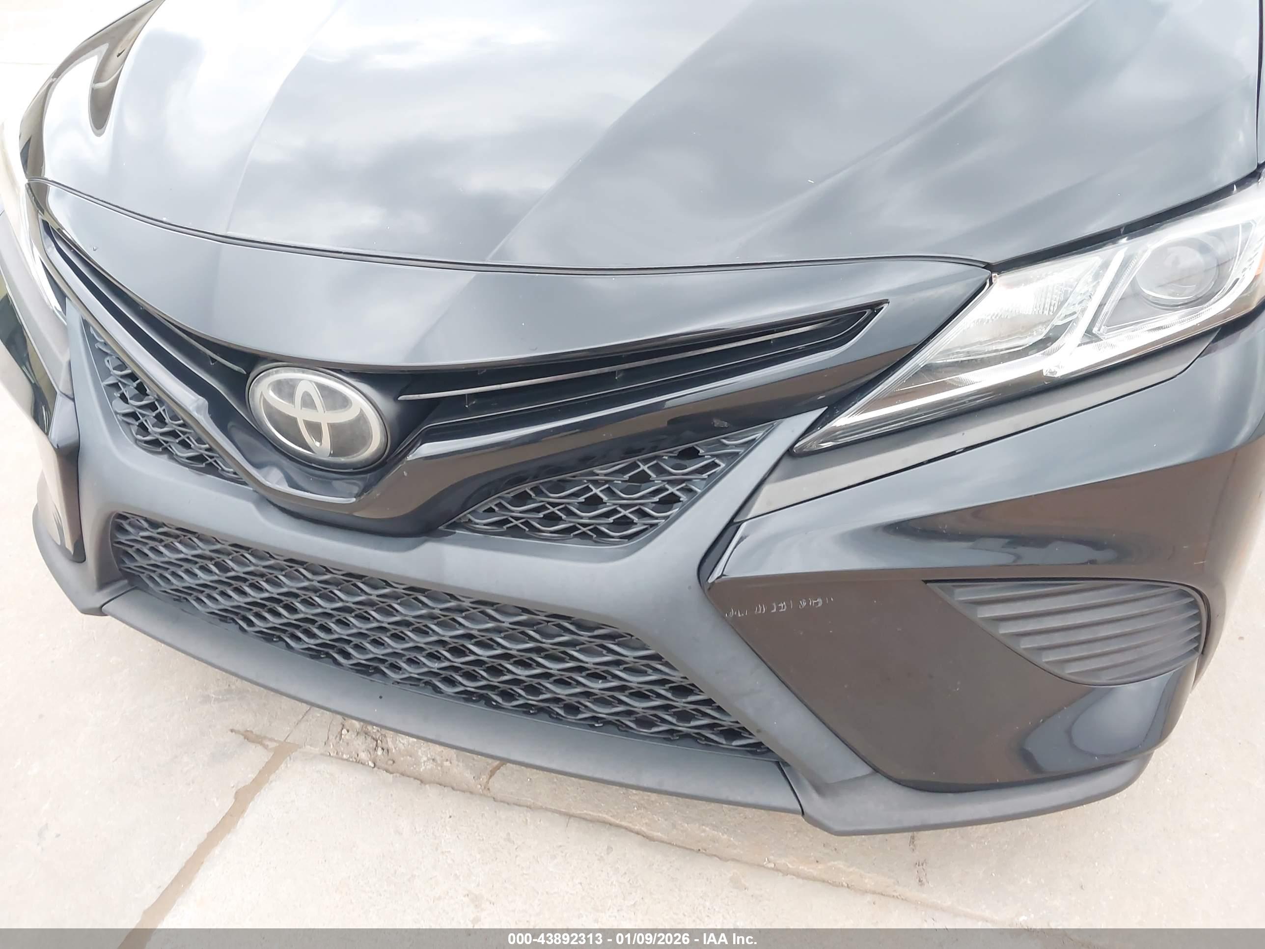 TOYOTA CAMRY image 6