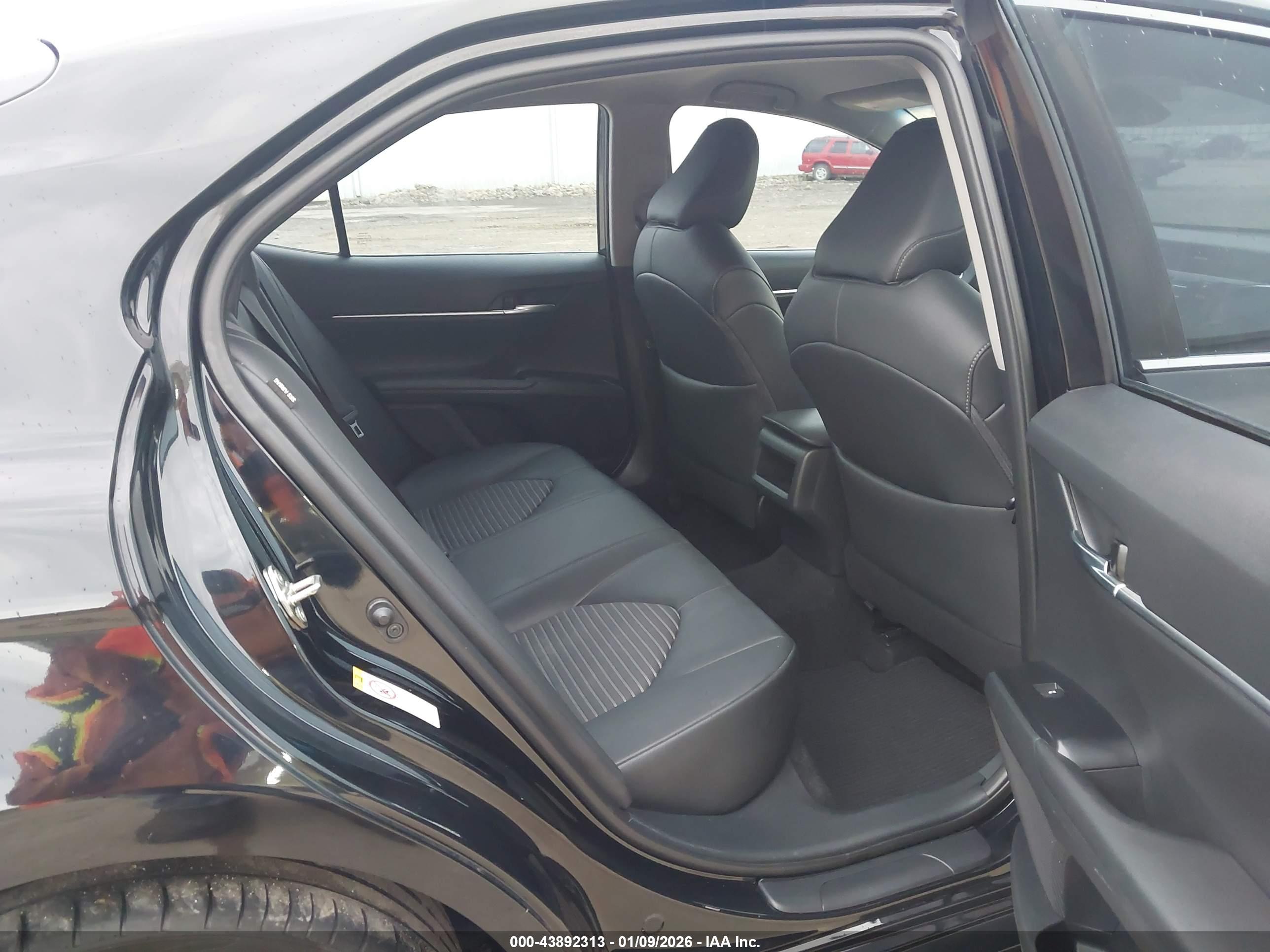 TOYOTA CAMRY image 8